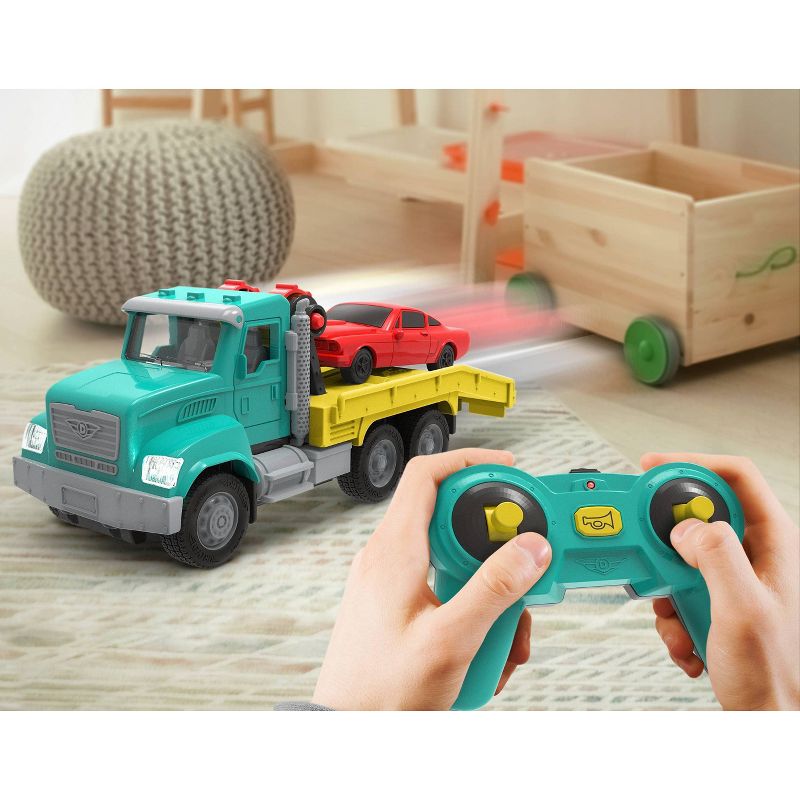 DRIVEN – Toy Tow Truck with Remote Control – Micro Series