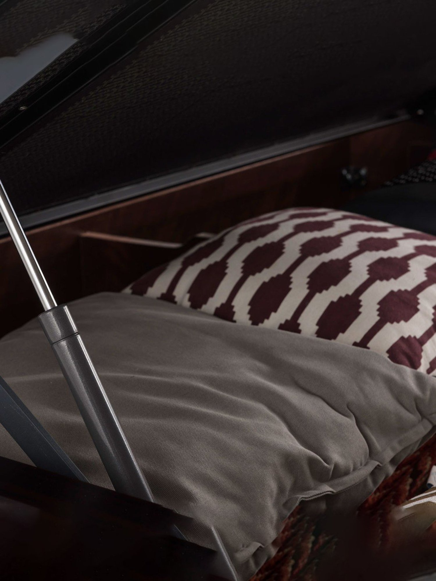 Durian Nina Cherry Red Engineered Wood Queen Size Bed