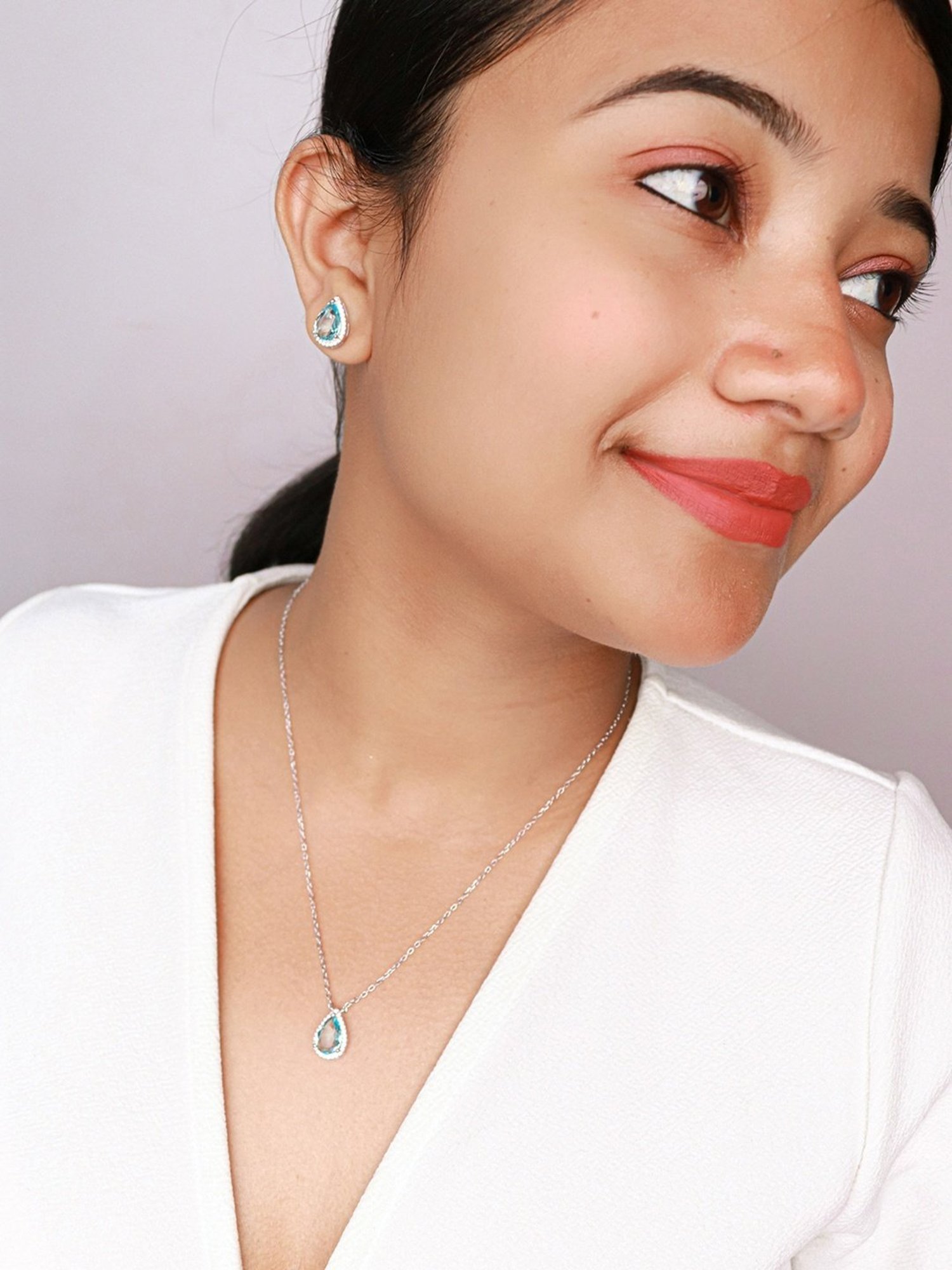 Zavya 92.5 Sterling Silver Pearlescent Elegance Pendant with Chain for Women