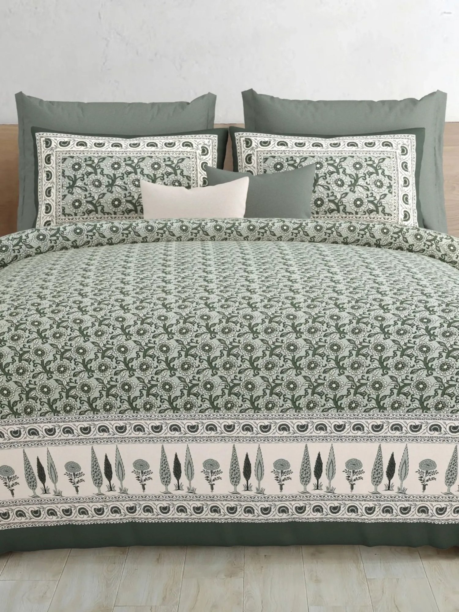 Living Roots Floral Green 300 TC Cotton Blend Bedsheet with 2 Pillow Covers