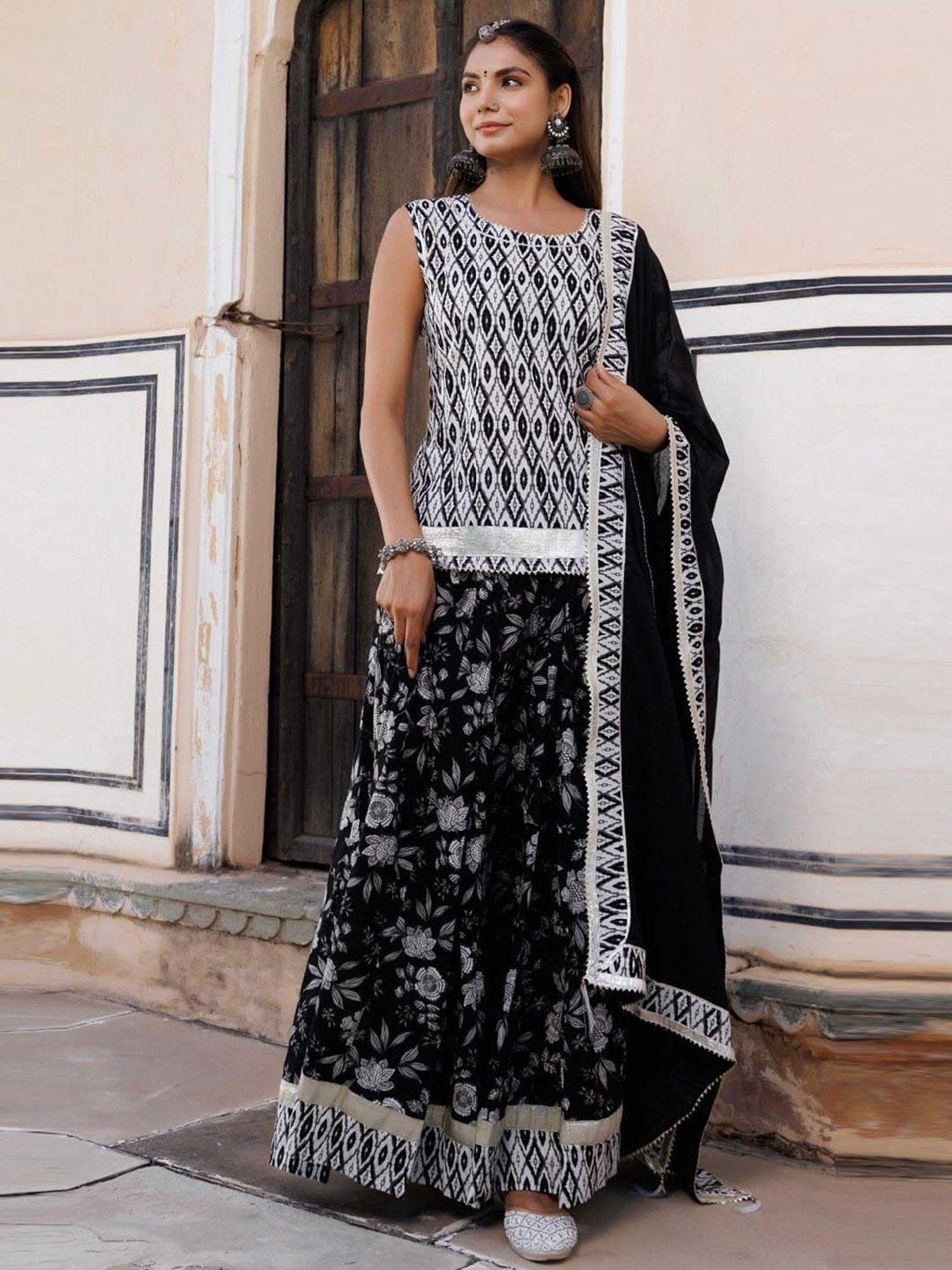 Geroo Jaipur Black-White Pure Cotton Hand Block Printed Skirt Set