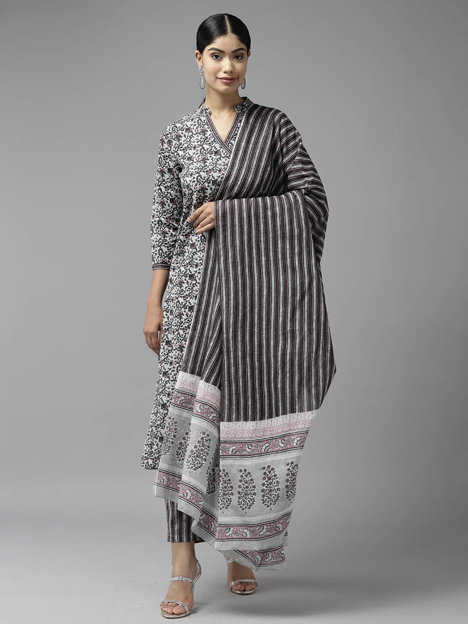 Prakrti Grey Cotton Printed Kurta With Pant & Dupatta