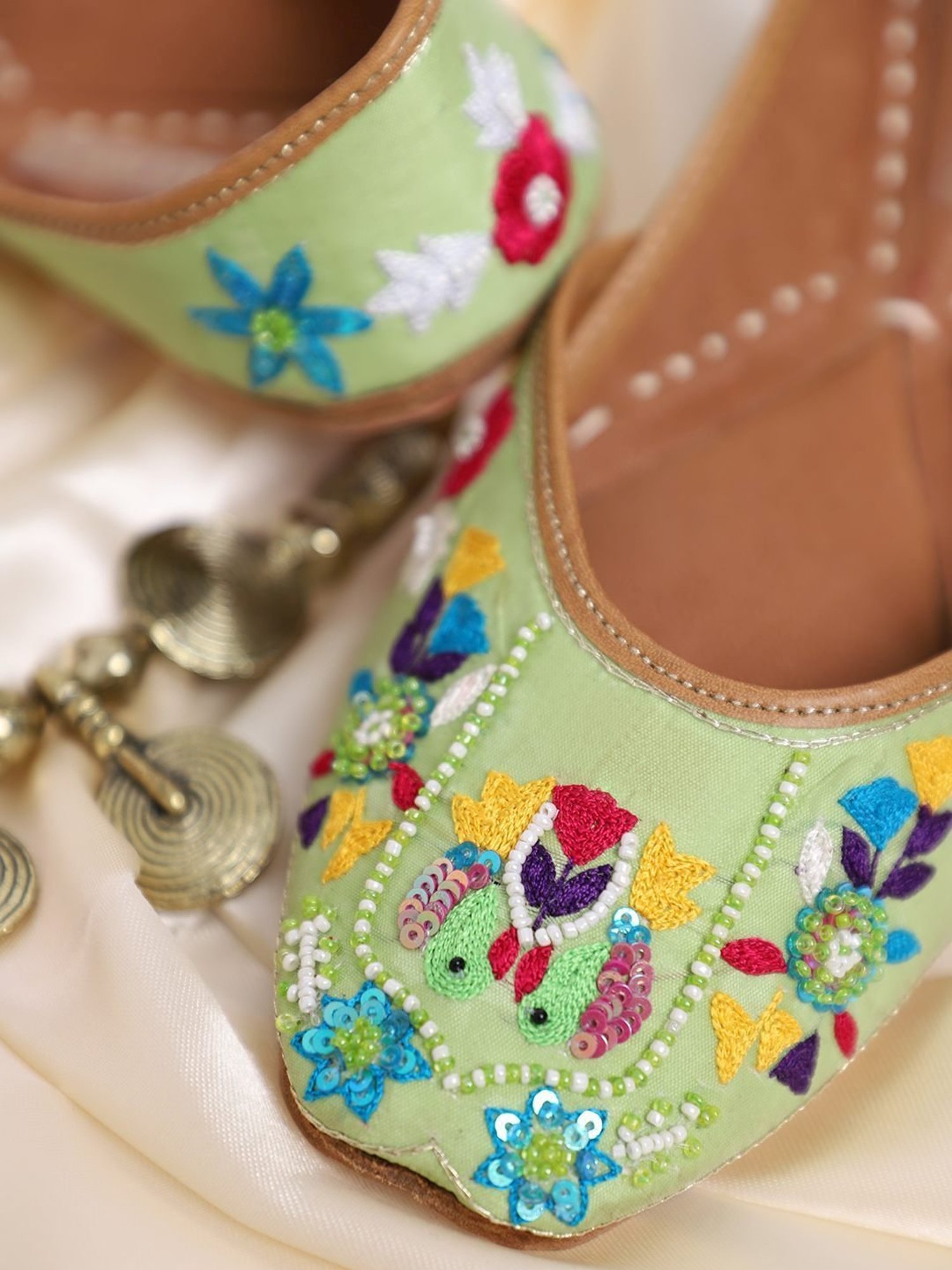 Glam Story Women's Green Ethnic Juttis