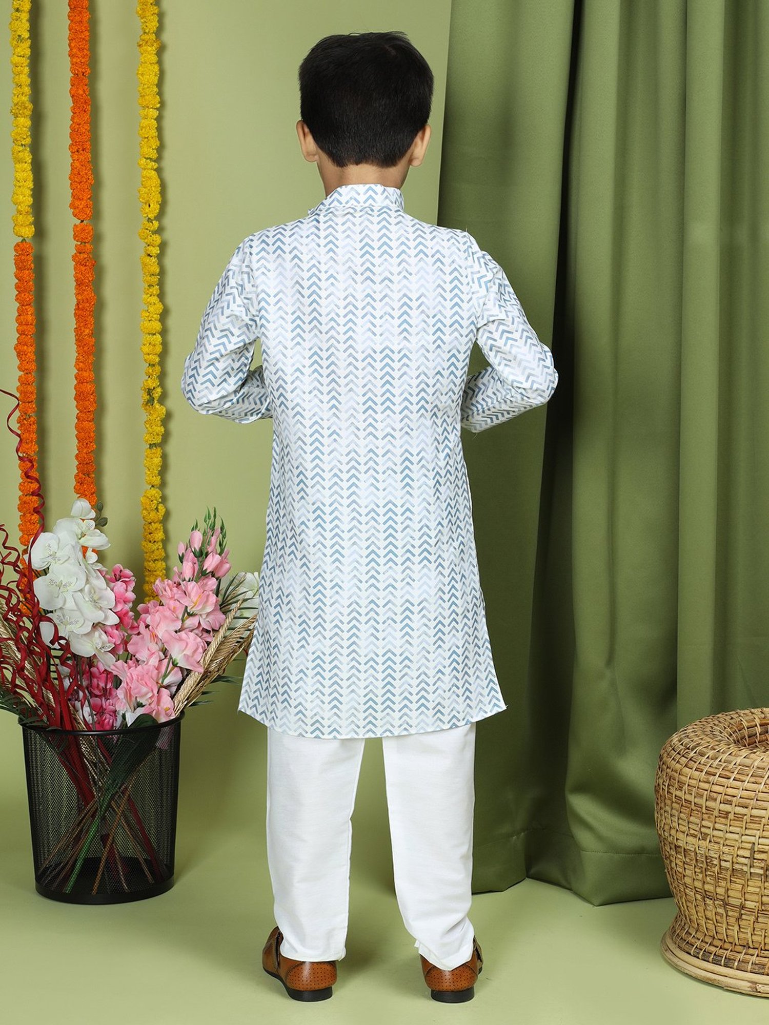 TABARD Kids White & Blue Printed Full Sleeves Kurta with Pyjamas
