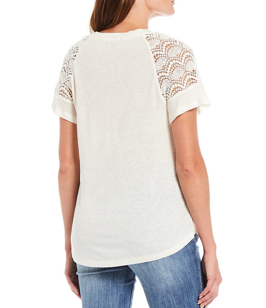 Democracy Lace Short Sleeve V-Neck Surplus Shirttail Hem Knit Top