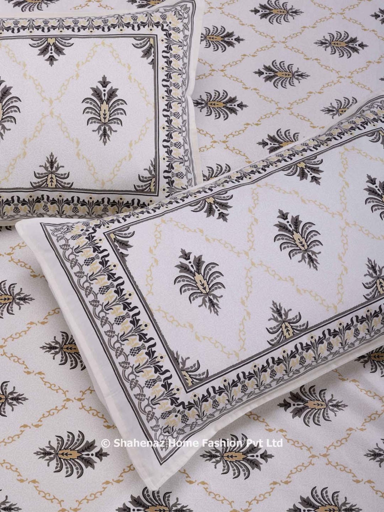 Shahenaz Grey 120 TC Cotton Pineapple Jaal Luxury Double Bedsheet with 2 Pillow Covers