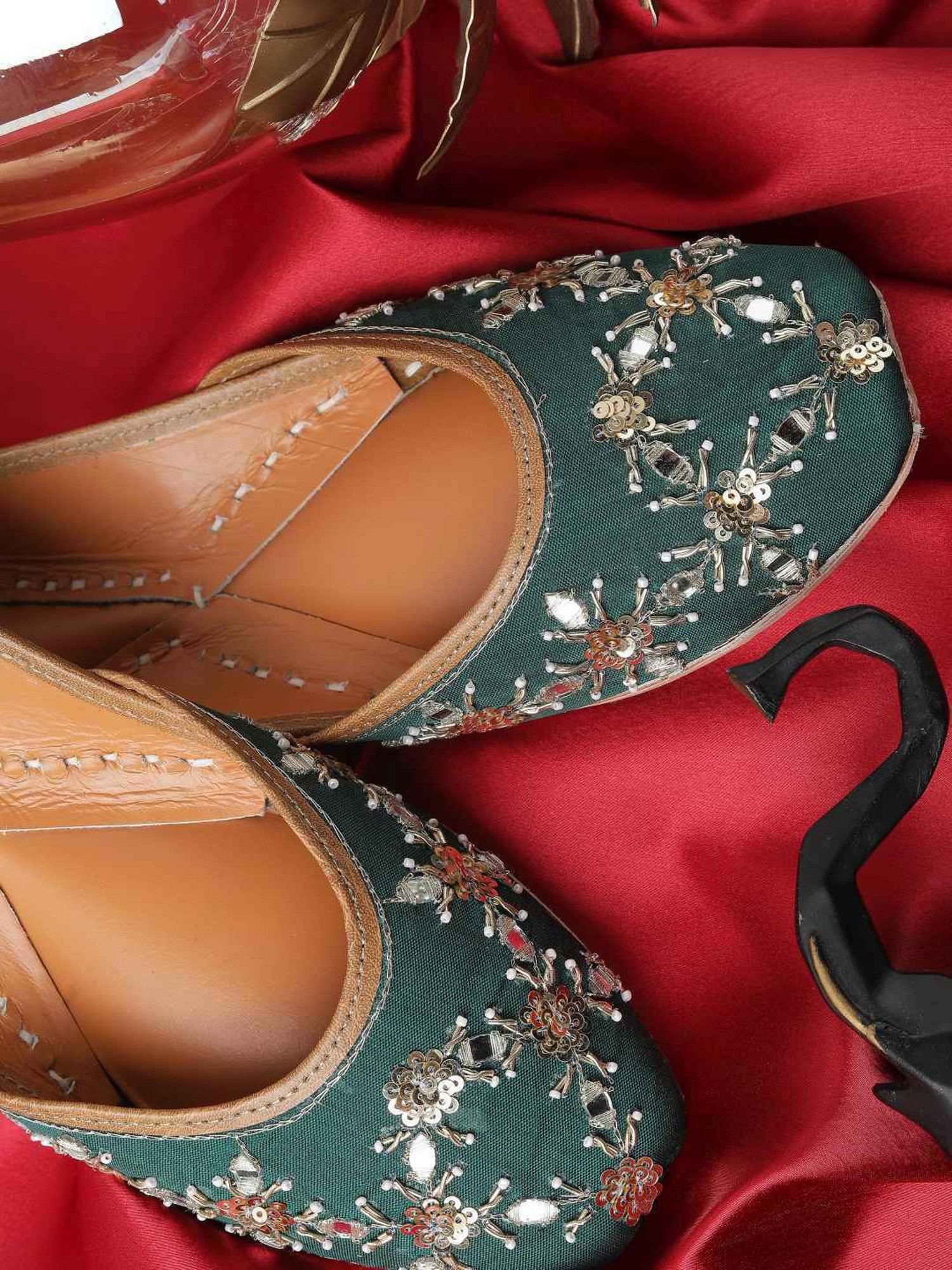 Glam Story Women's Turquoise Ethnic Juttis