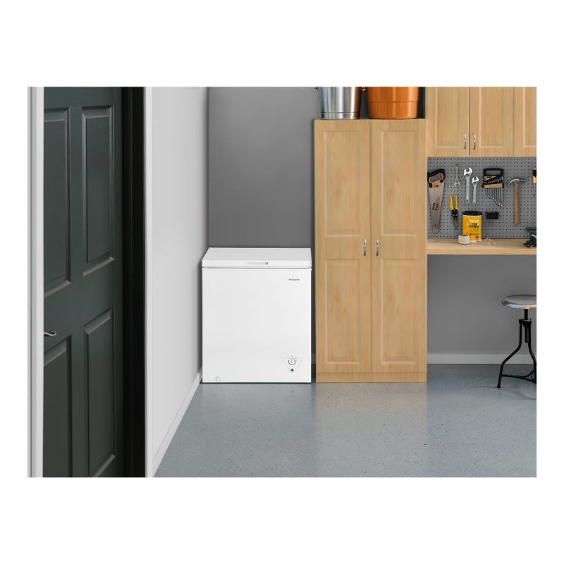 Frigidaire 5.0 cu ft Chest Freezer White