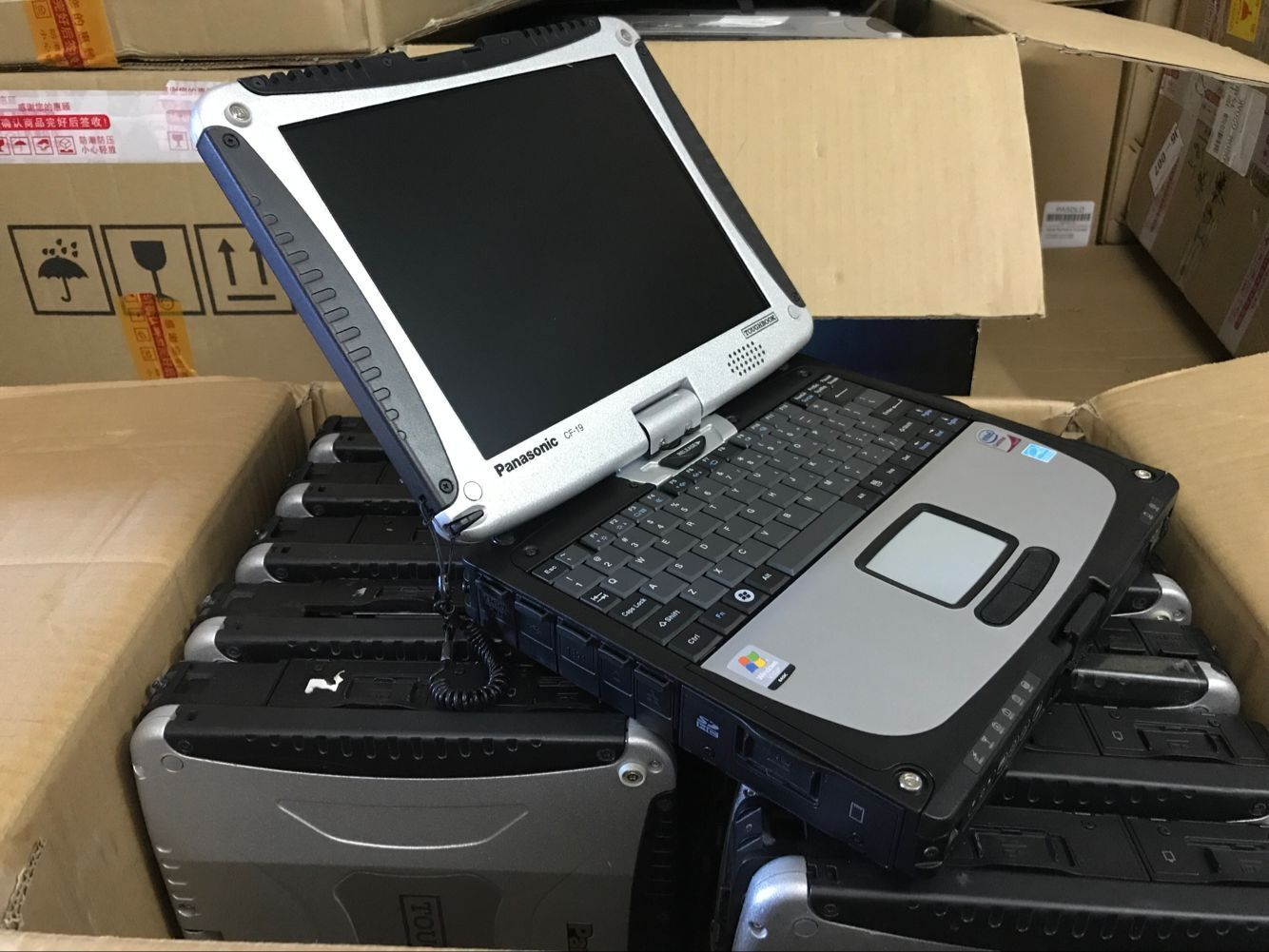Panasonic laptop CF-19 fully rugged CPU i5/3320/MK6 memory 4G/DDR3 HDD 1TB 10 inch LED screen 1024*768 hand touch rotating Windows 7/XP