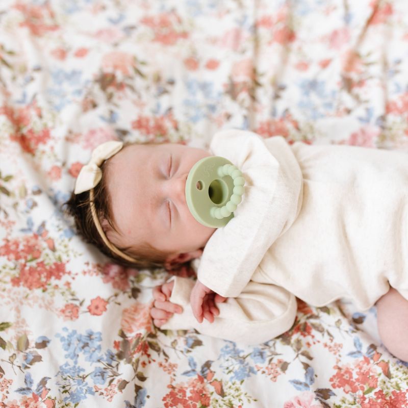 Loulou Lollipop Darling Pacifier Clip - Avocado