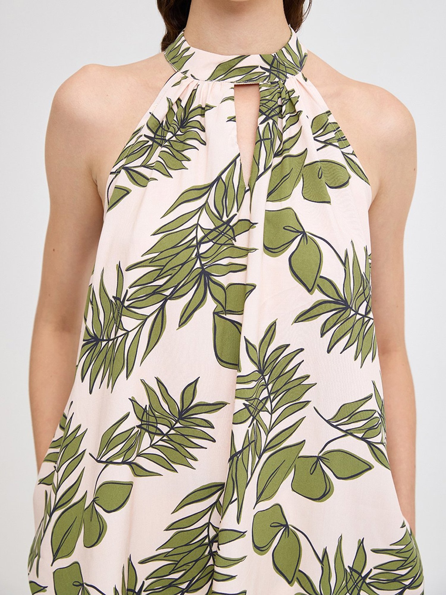 Cover Story Off White & Green Printed Top