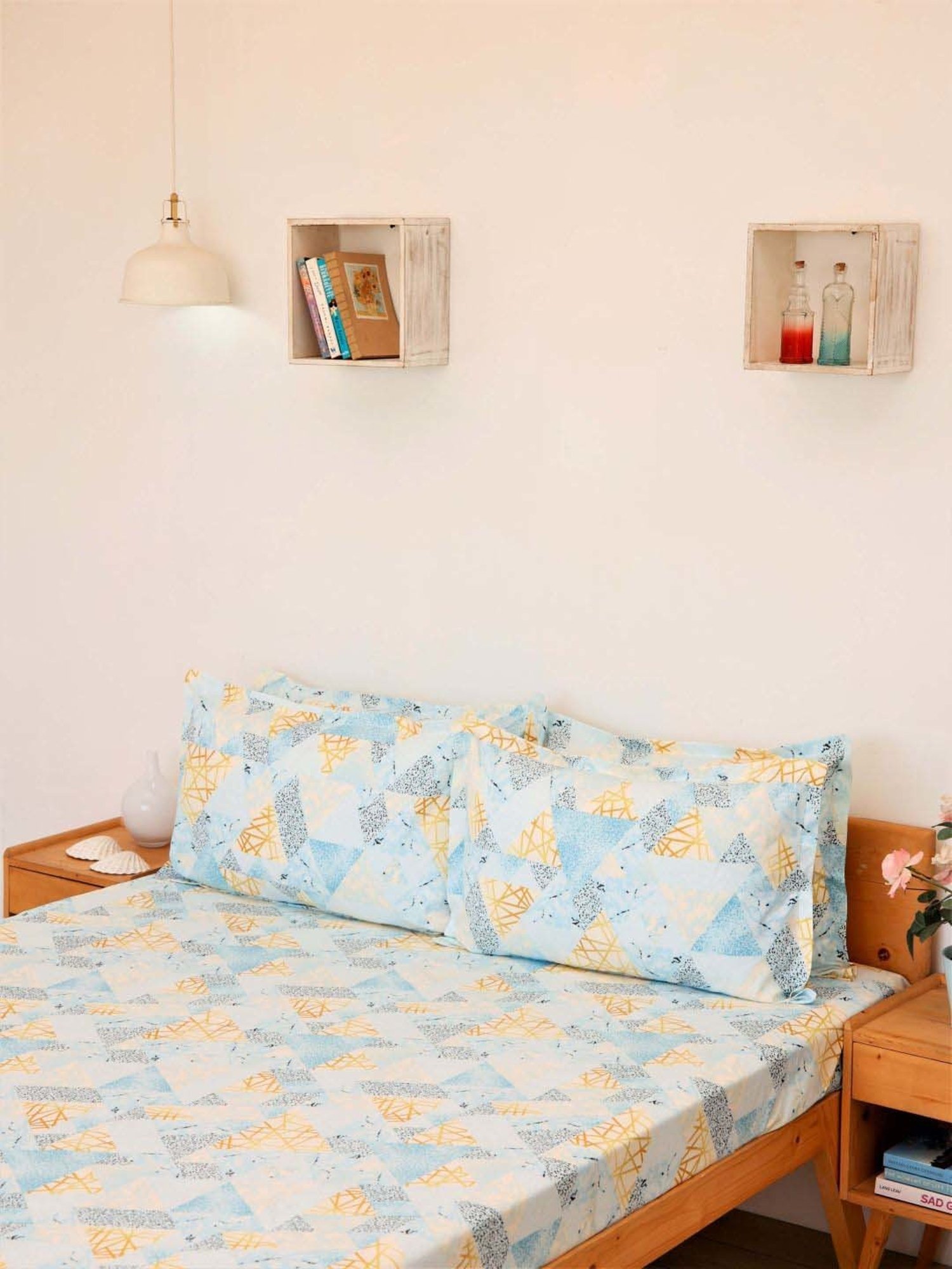 Ariana Blue & White Microfibre 144 TC Queen Bedsheet With 2 Pillow Covers