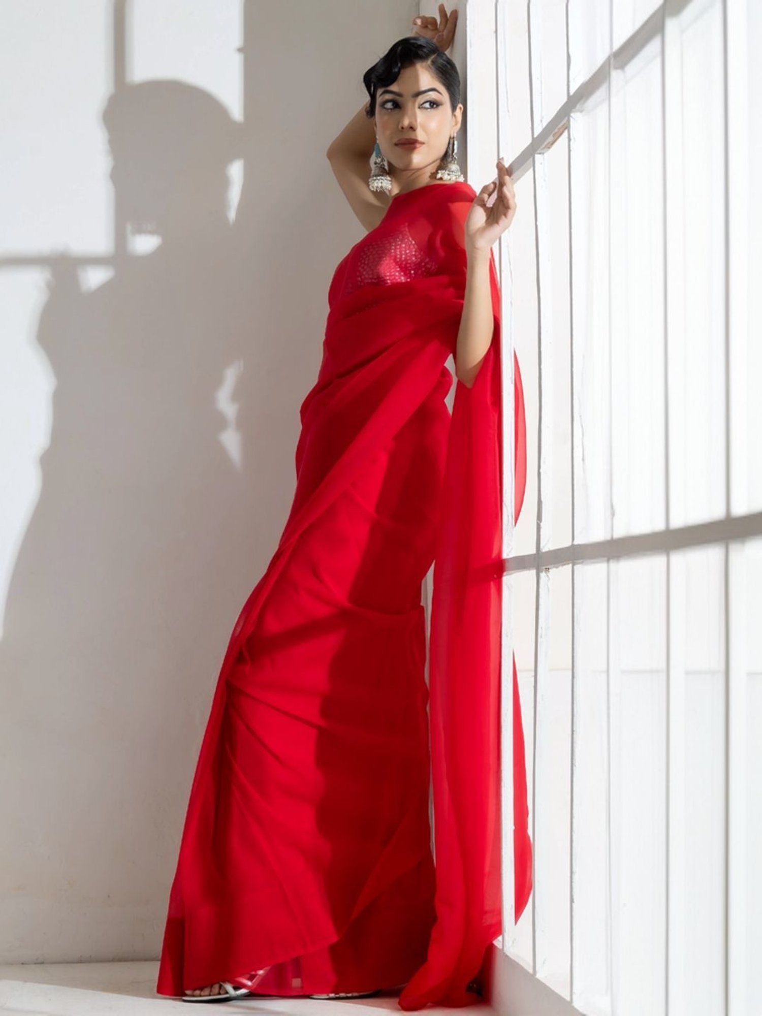 Swtantra Devil Red Plain Saree With Unstitched Blouse