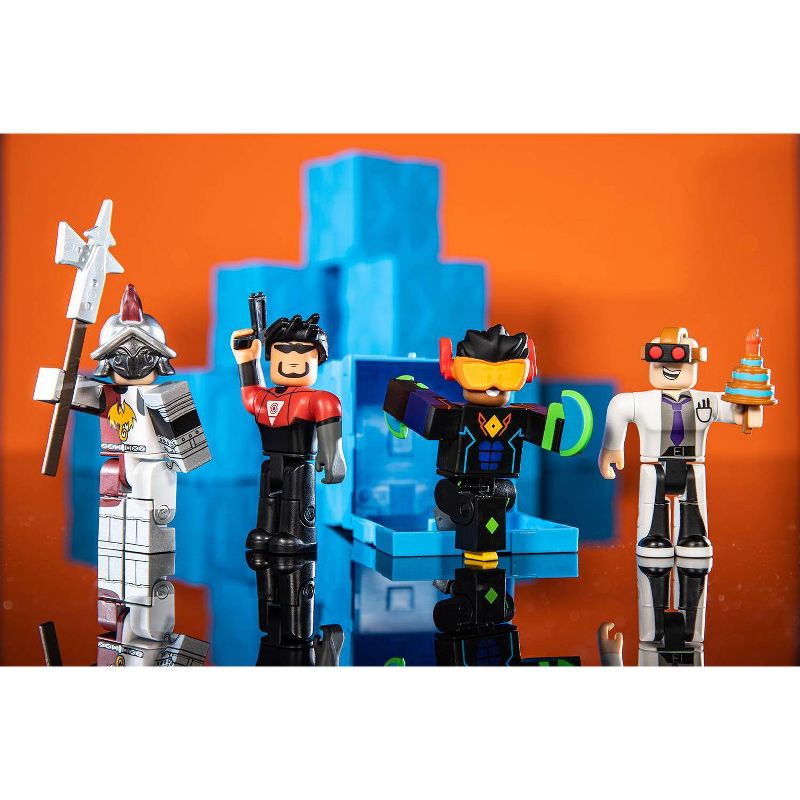 Roblox Action Collection - Series 9 Mystery (Roblox Blue Assortment) (Includes Exclusive Virtual Item)