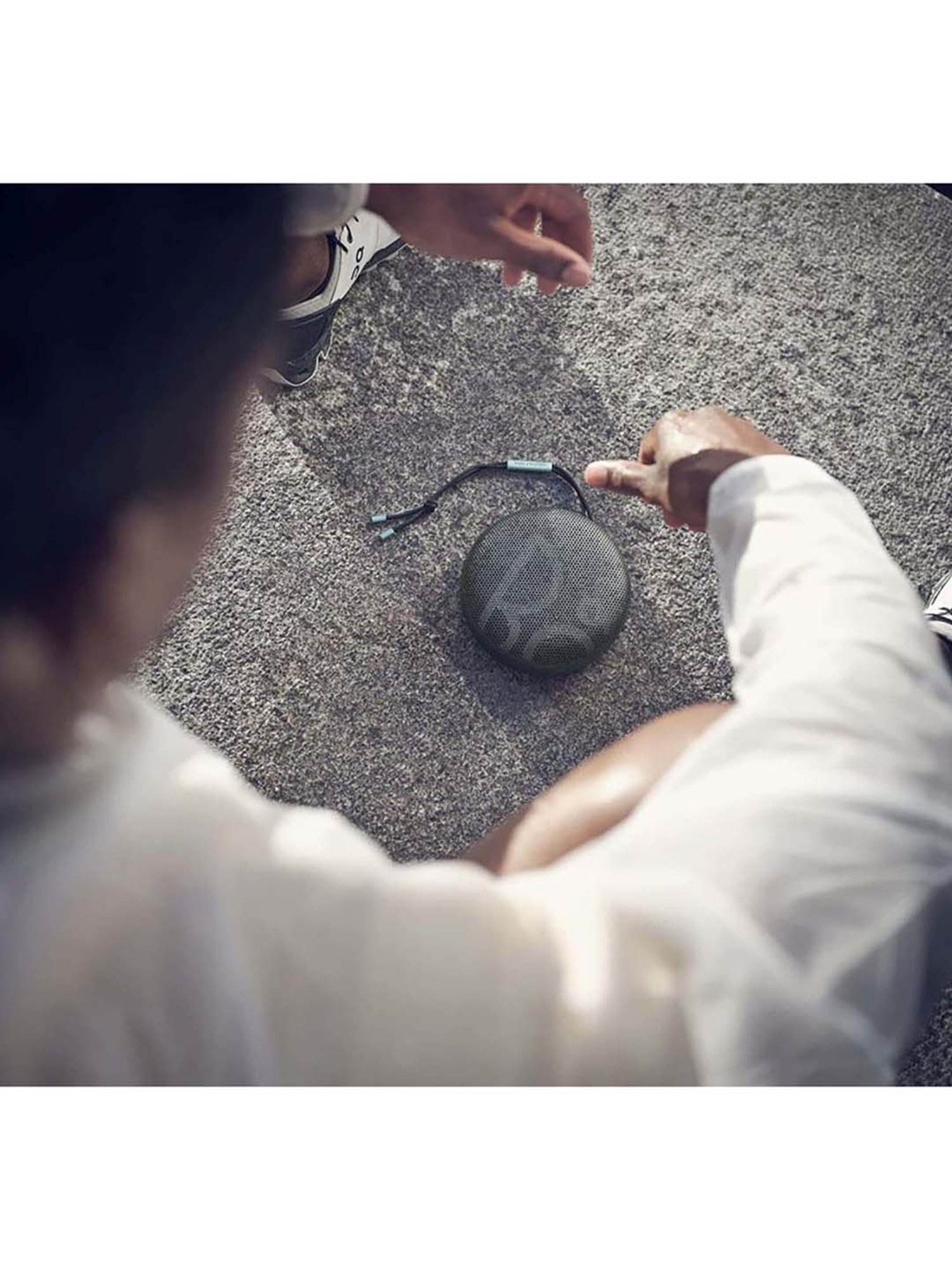 Bang & Olufsen Beosound A1 2nd Gen Portable Wireless Bluetooth Speaker with Mic (Oxygen)