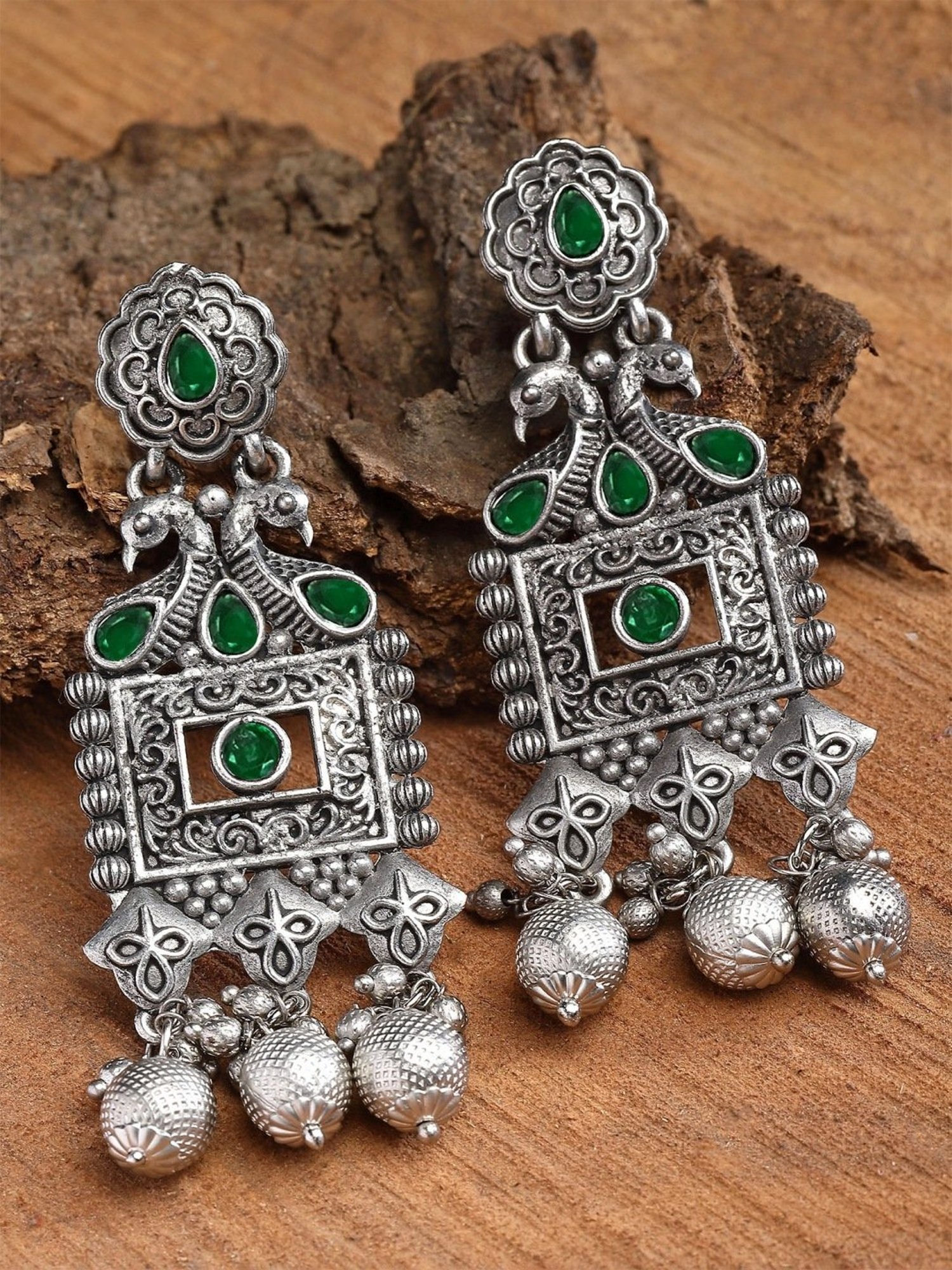 Karatcart Oxidised Silver Green Kundan Studded Drop Earrings for Women