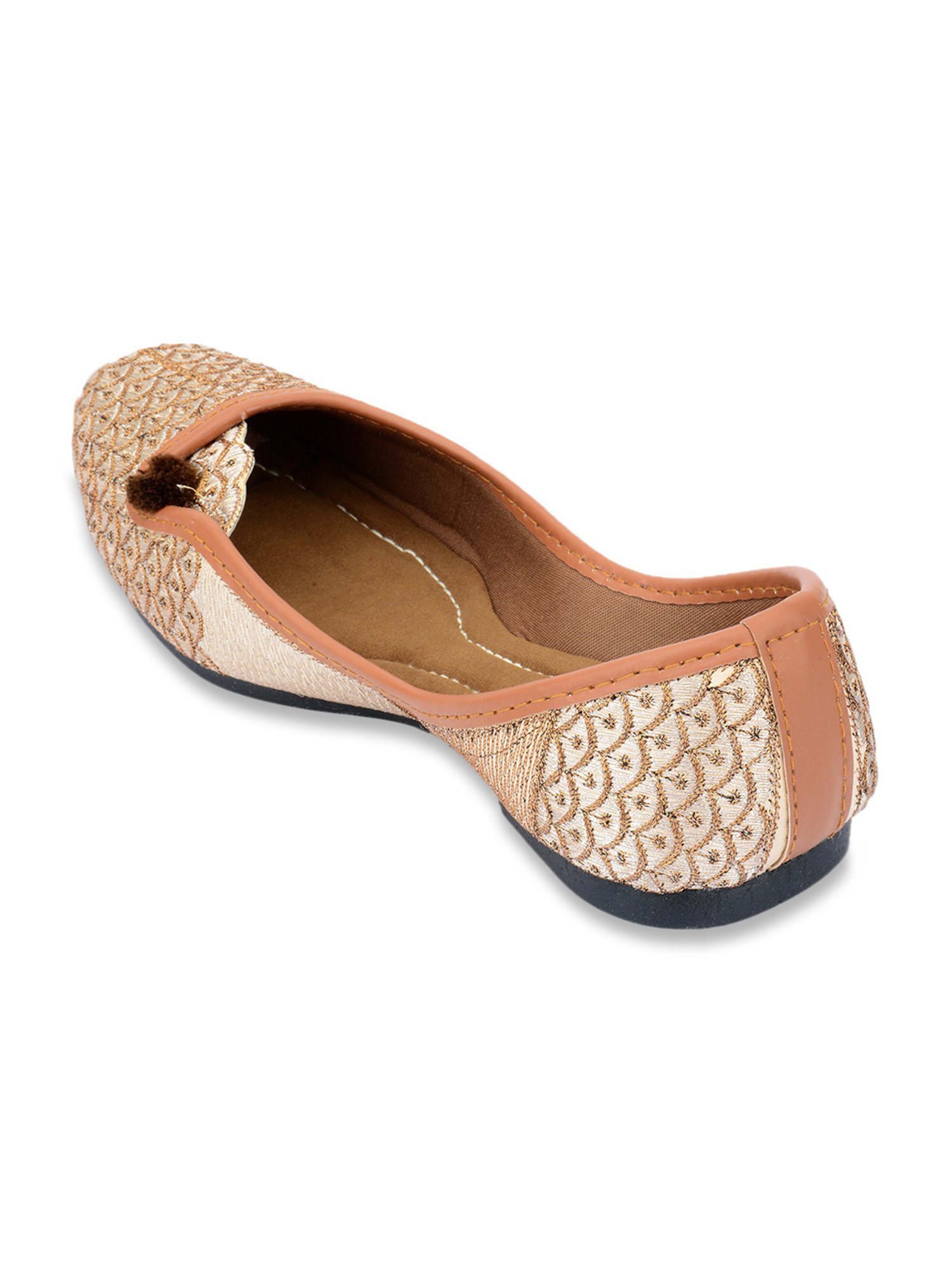 Desi Colour Women's Beige Ethnic Juttis