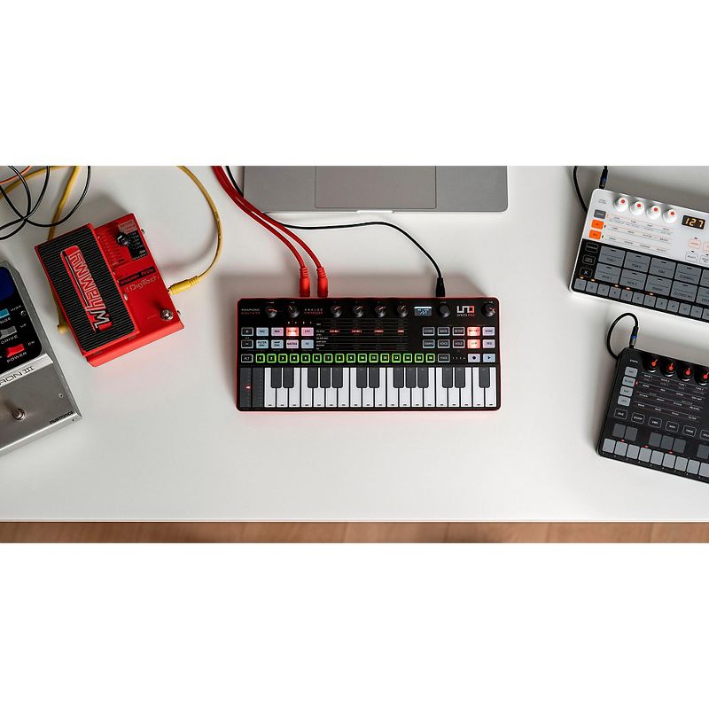 IK Multimedia UNO Synth Pro Desktop