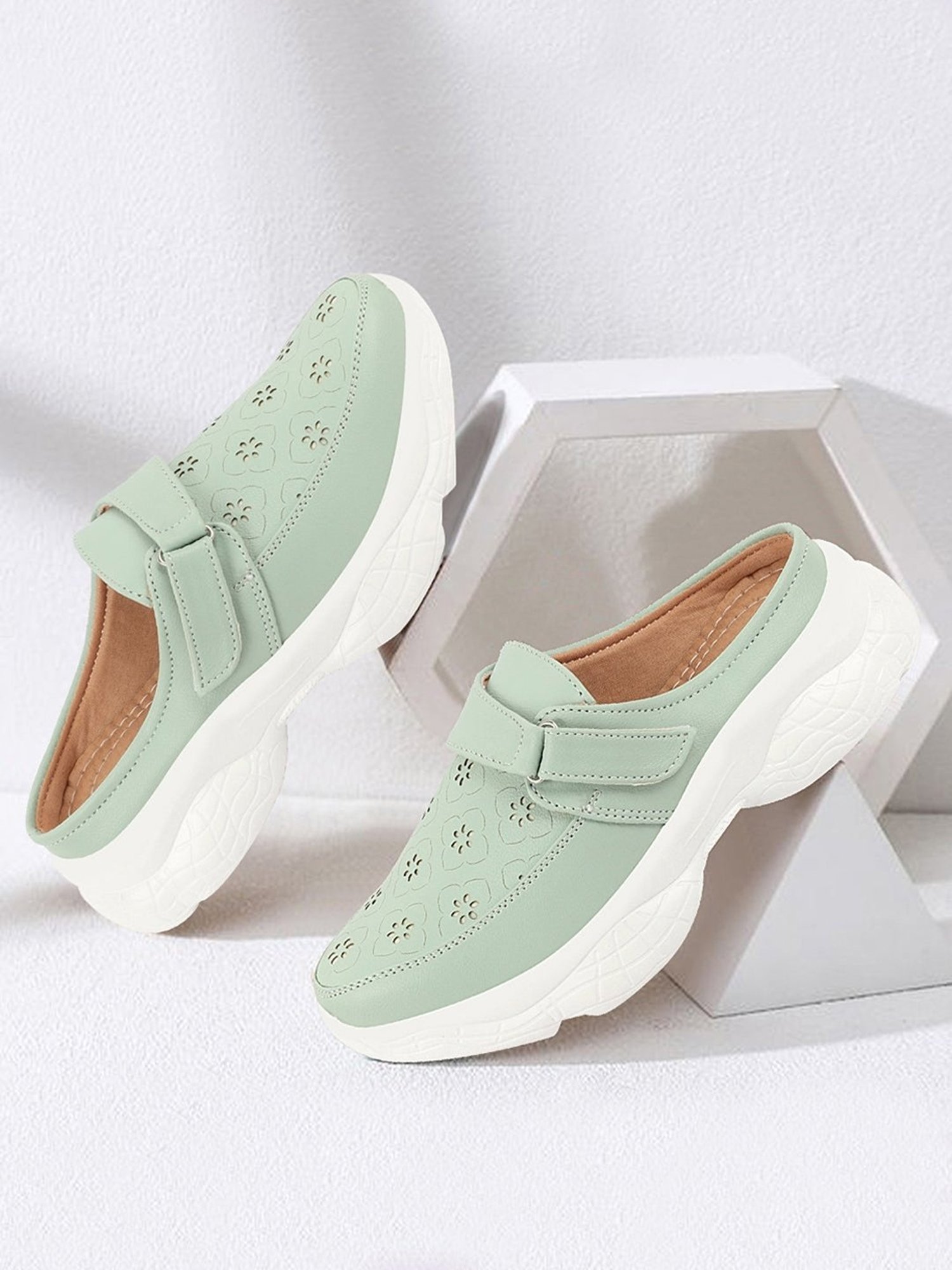 Fausto Women's Pista Green Mule Shoes