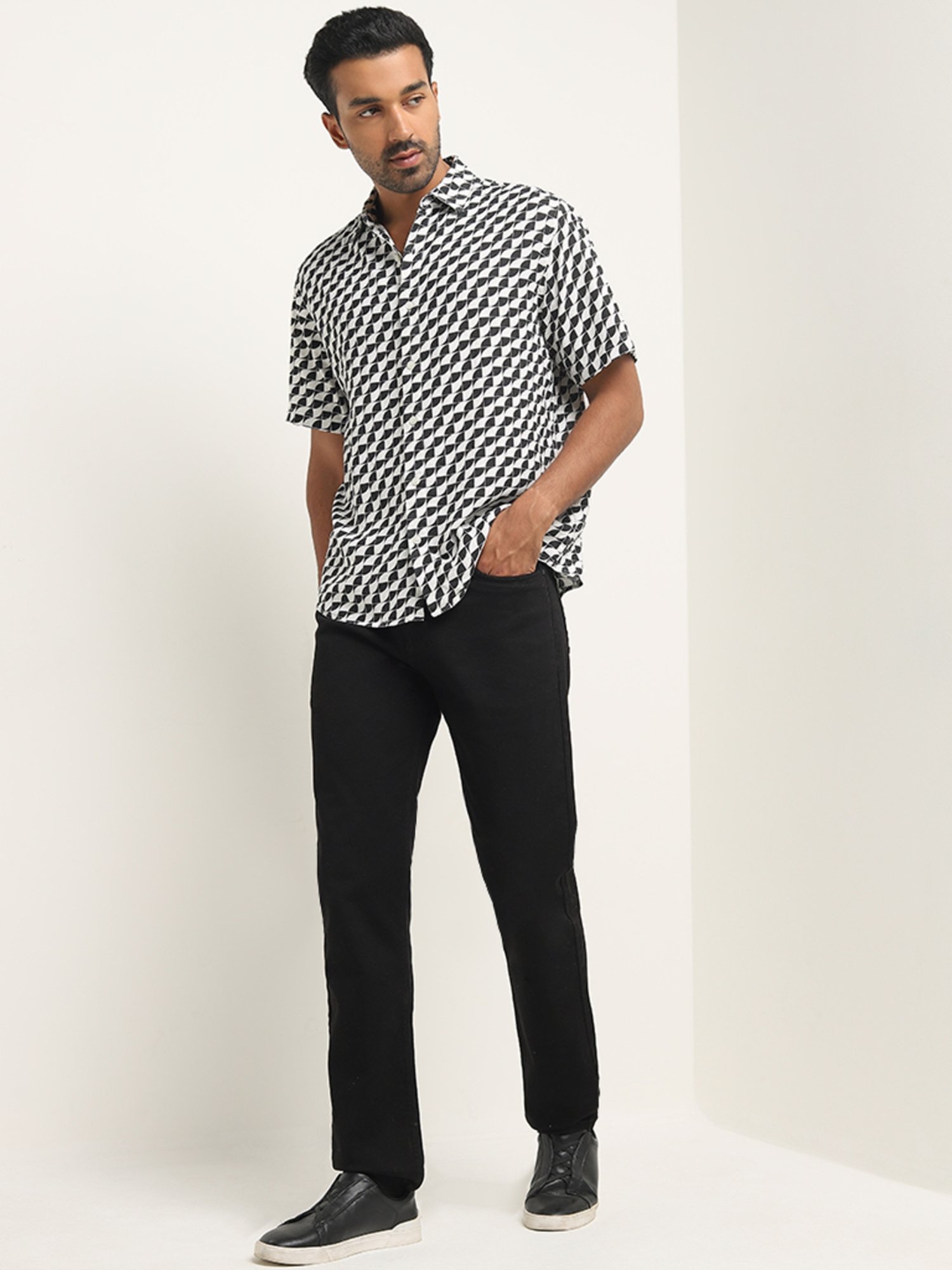 Ascot by Westside Black & White Printed Relaxed-Fit Blended Linen Shirt