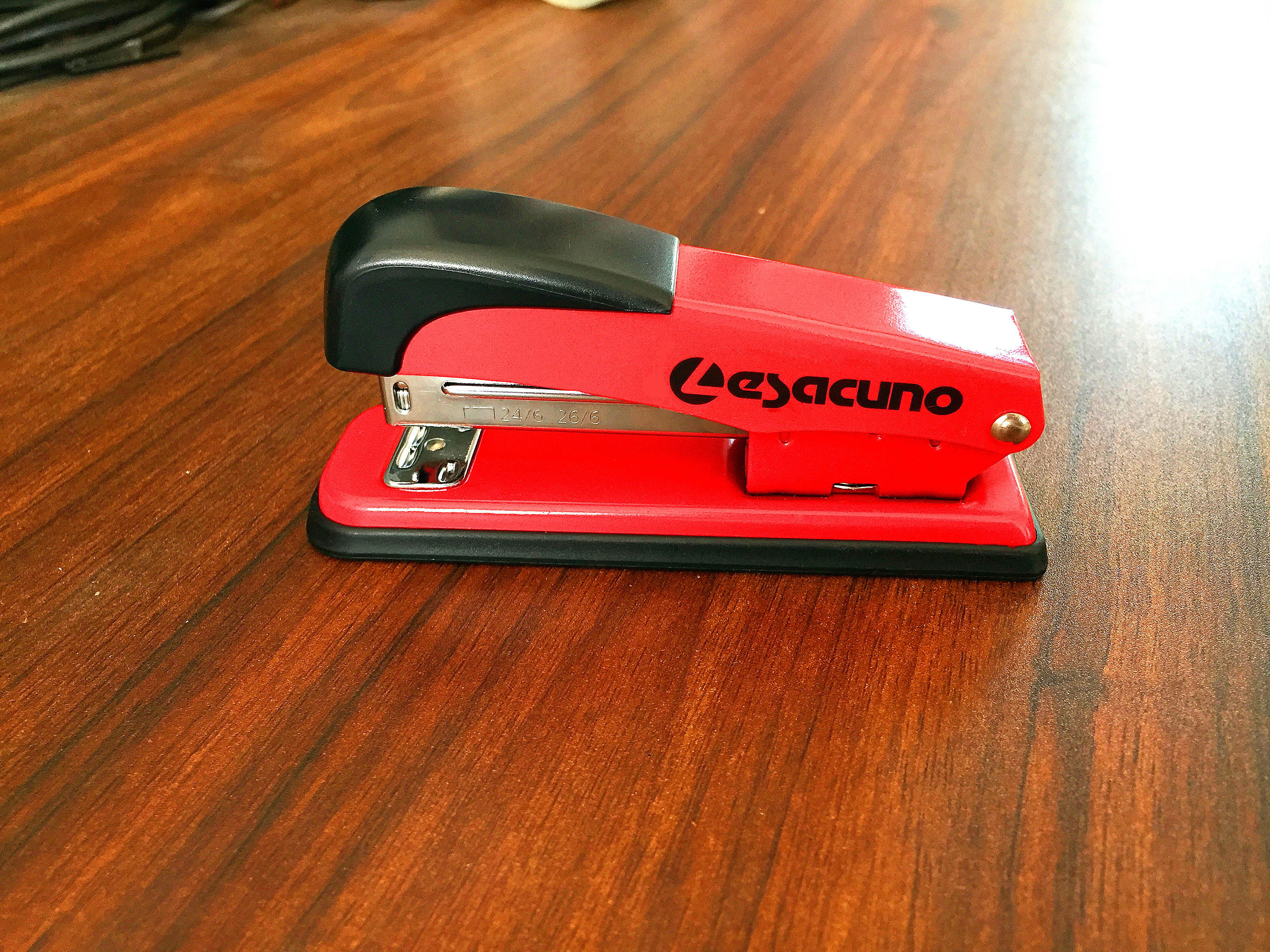 Lesacuno Stapling presses (non-electric staplers) Stapler, 747 Iconic Desktop Stapler, 25 Sheet Capacity Red