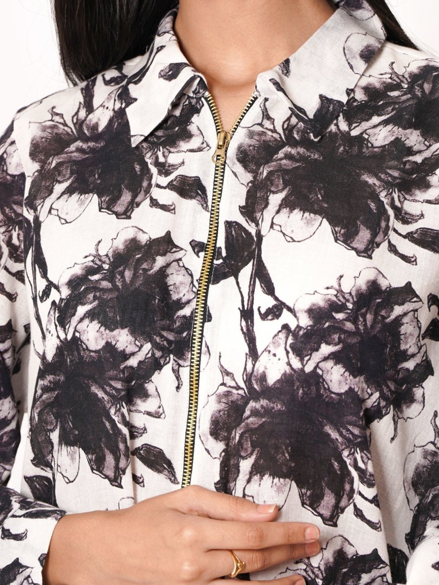 Kameez by Pooja Black & White Voil Slub Floral Print Co-ord Set (Set of 2)