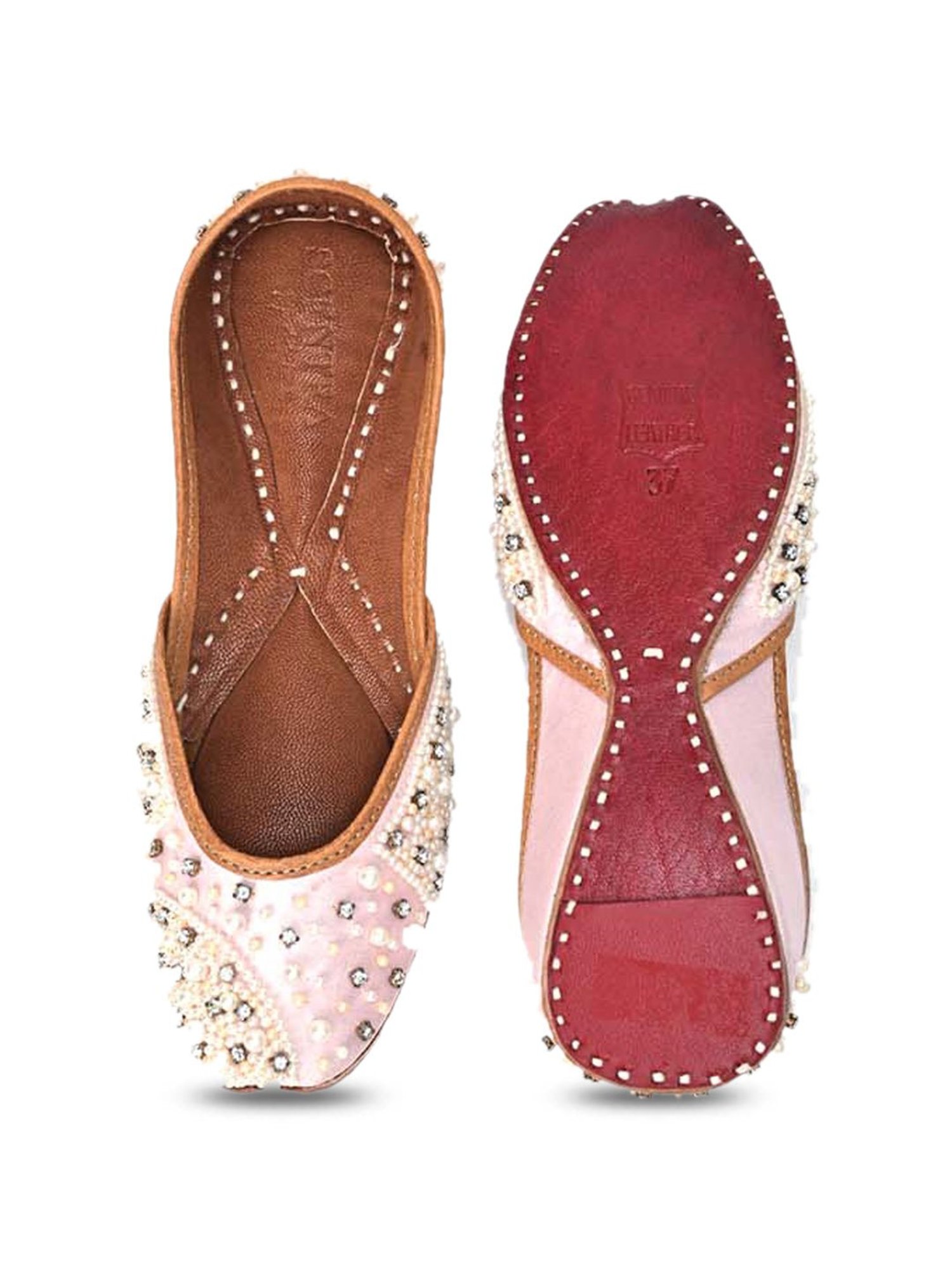 Scentra Women's Beige Ethnic Juttis