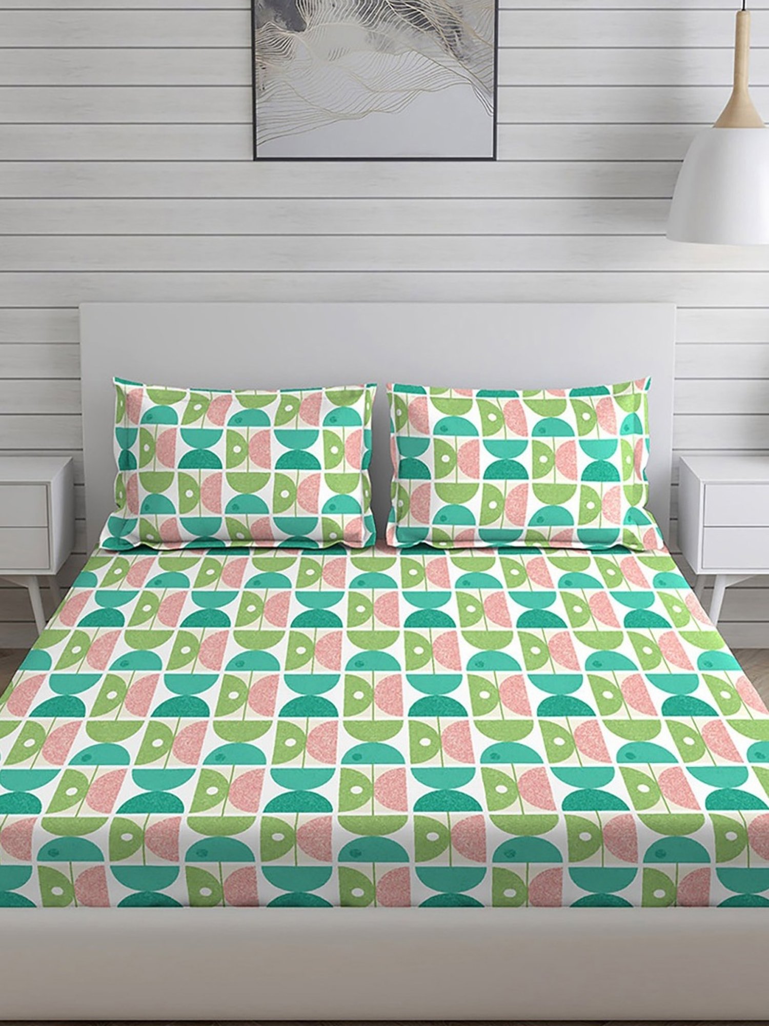 Layers Duracount Geometric Multicolor 225 TC Cotton Queen Bed Sheet with 2 Pillow Covers