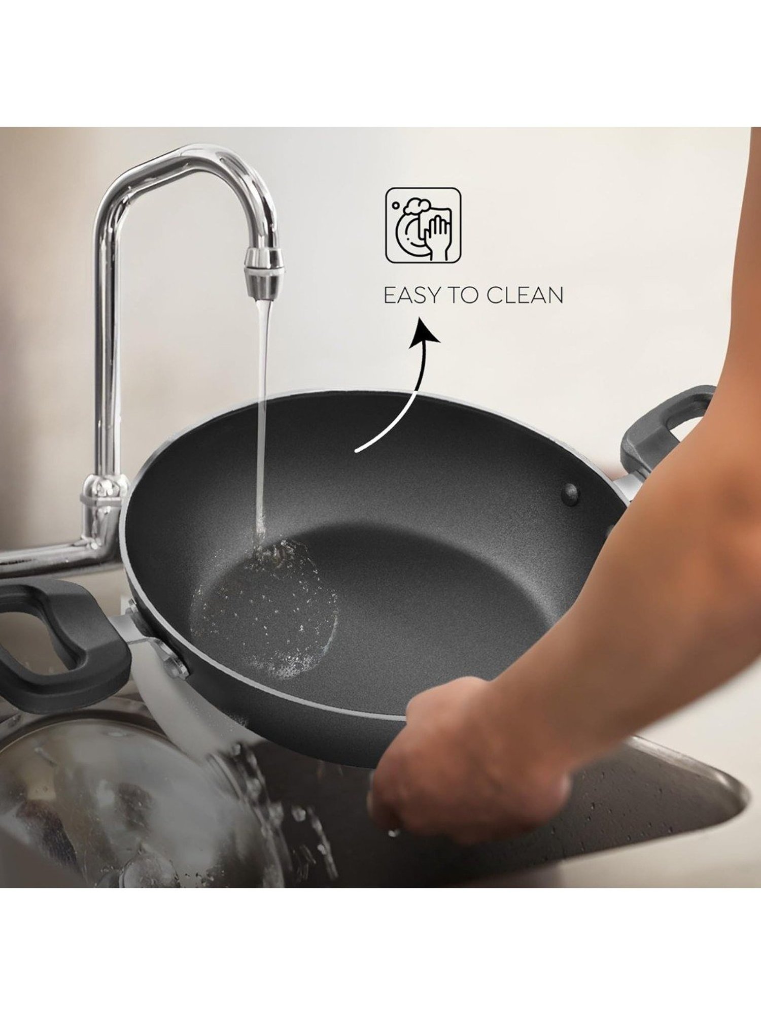 JUDGE Everyday Black Aluminium 20 cm Deep Appachatty With Lid (0.8 L)