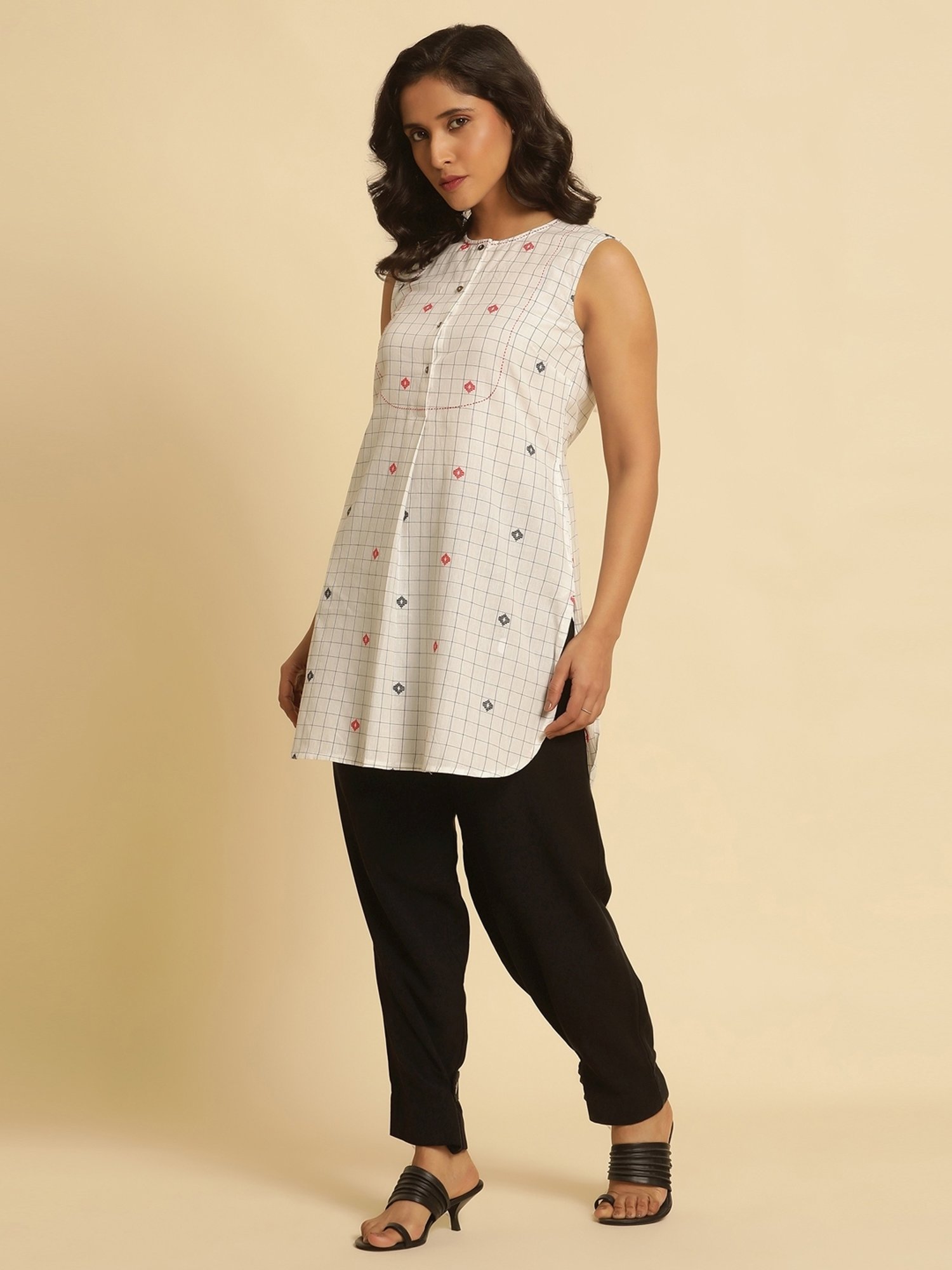 W White Cotton Embroidered Tunic