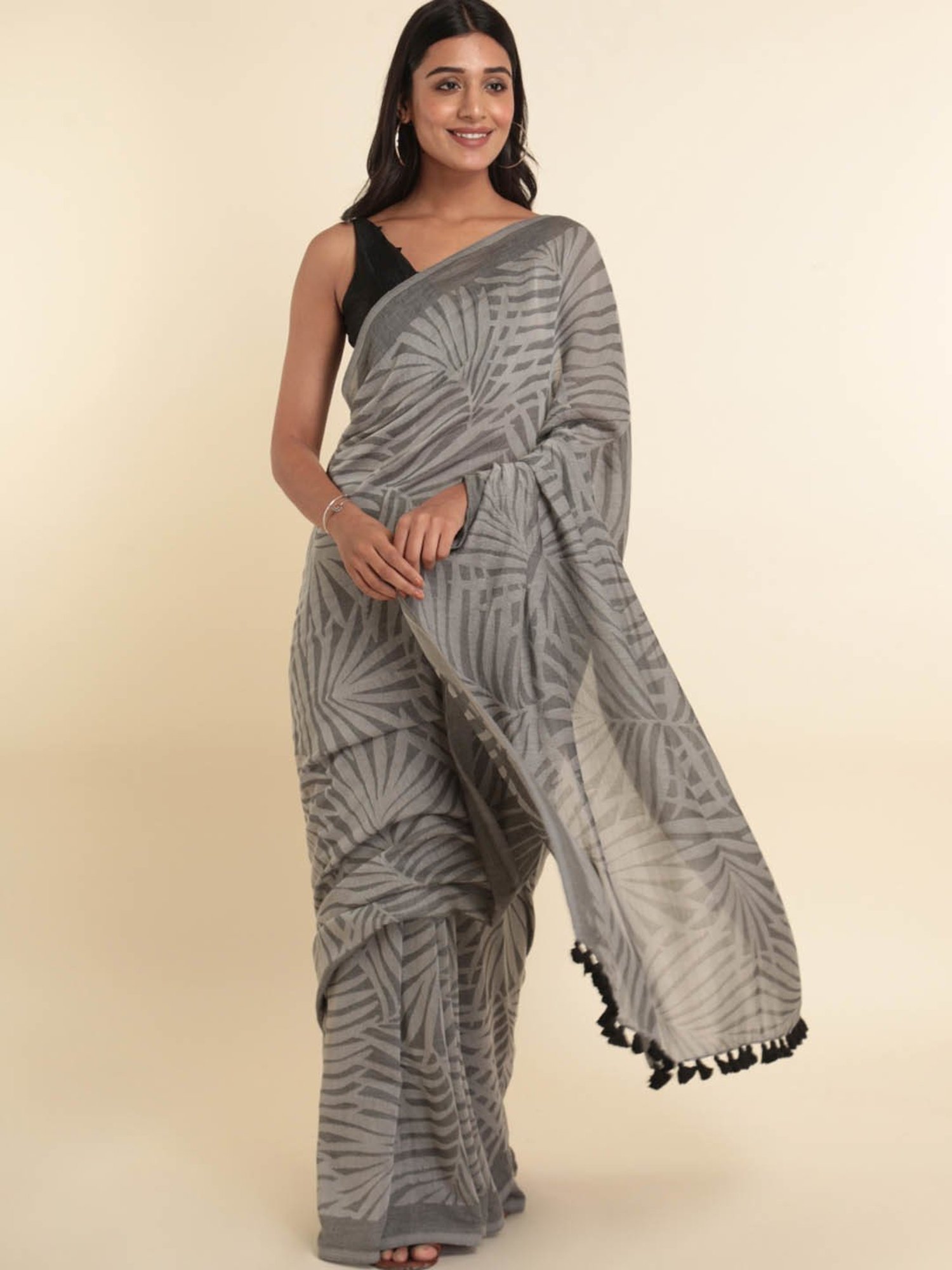 Suta Grey Printed Saree Without Blouse