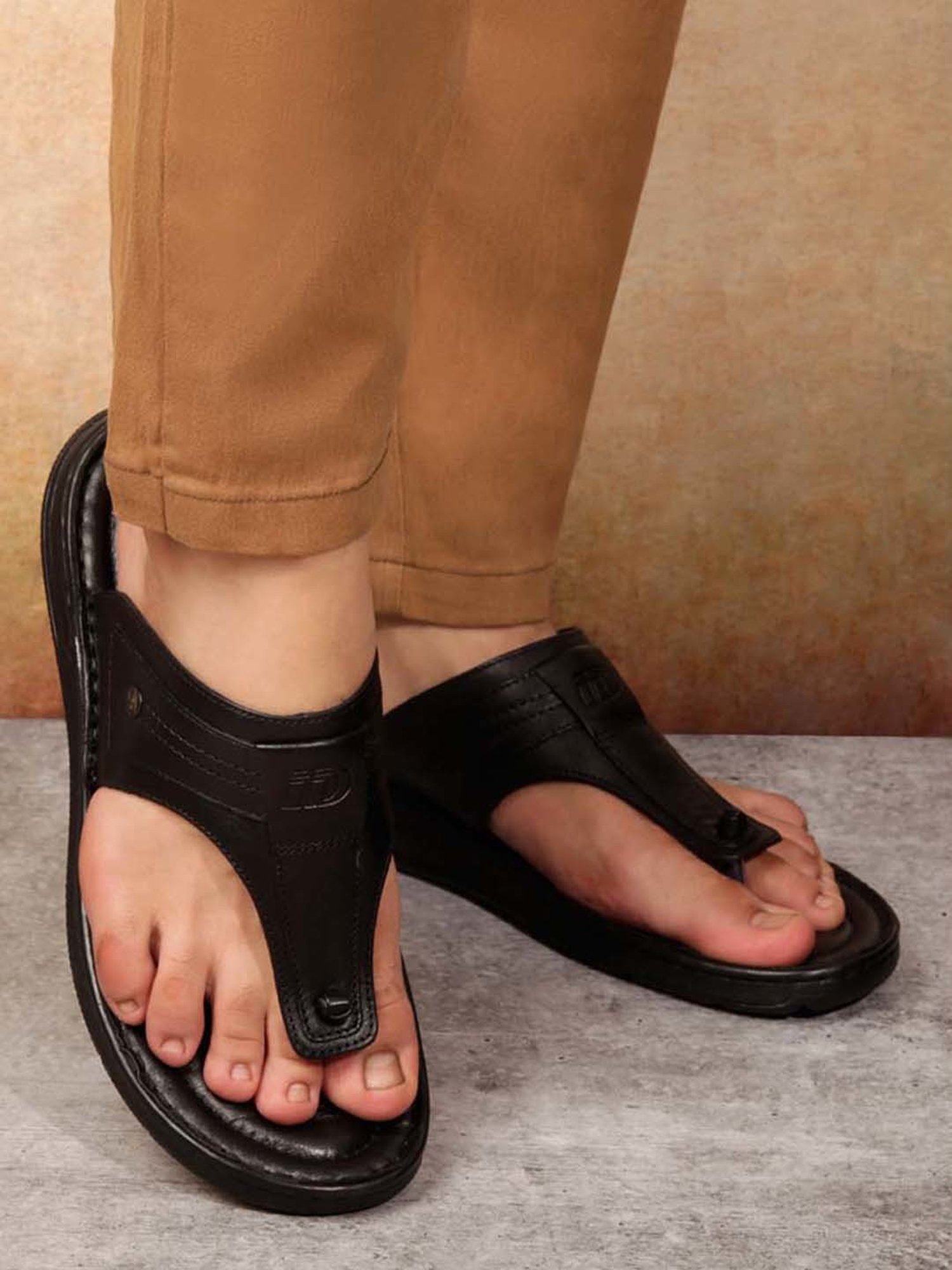 ID Men's Black T-Strap Sandals