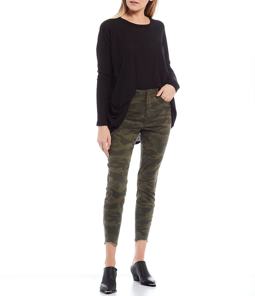 Jolt Camo Chewed Hem Skinny Crop Pants