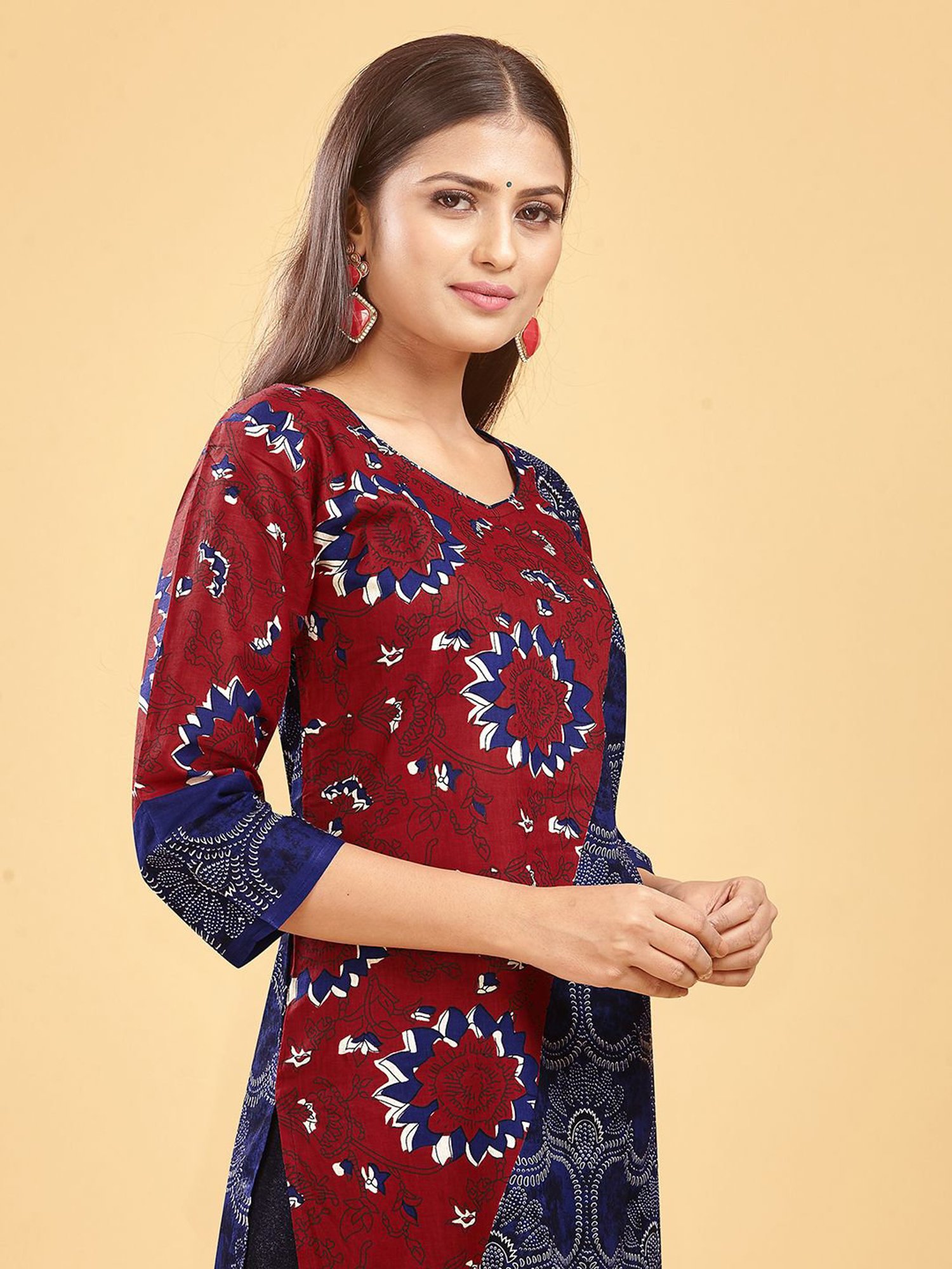 SHANVIKA Blue & Red Printed Cotton Straight Kurta