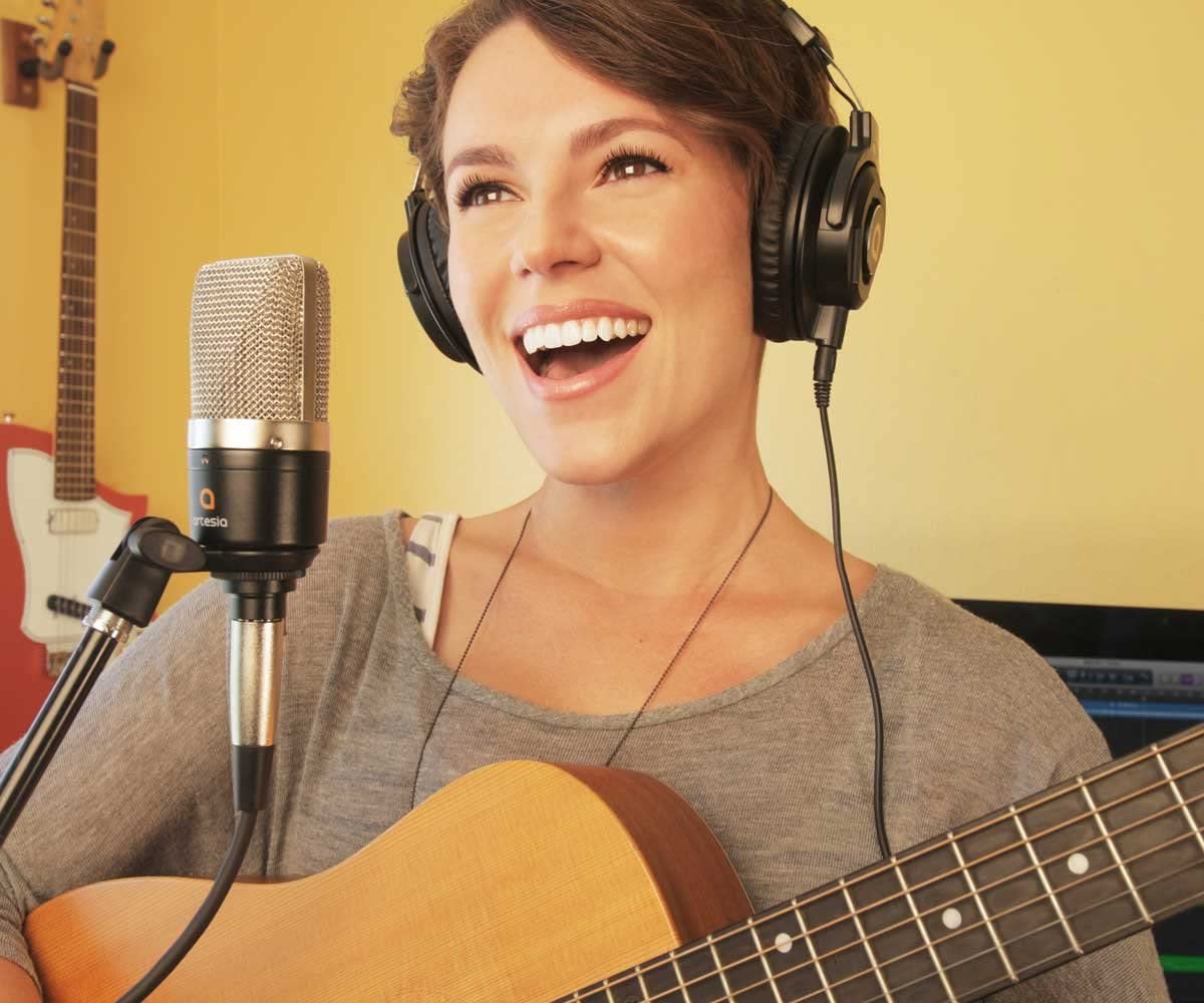 Artesia AMH-122 Studio Monitoring Headphones Black