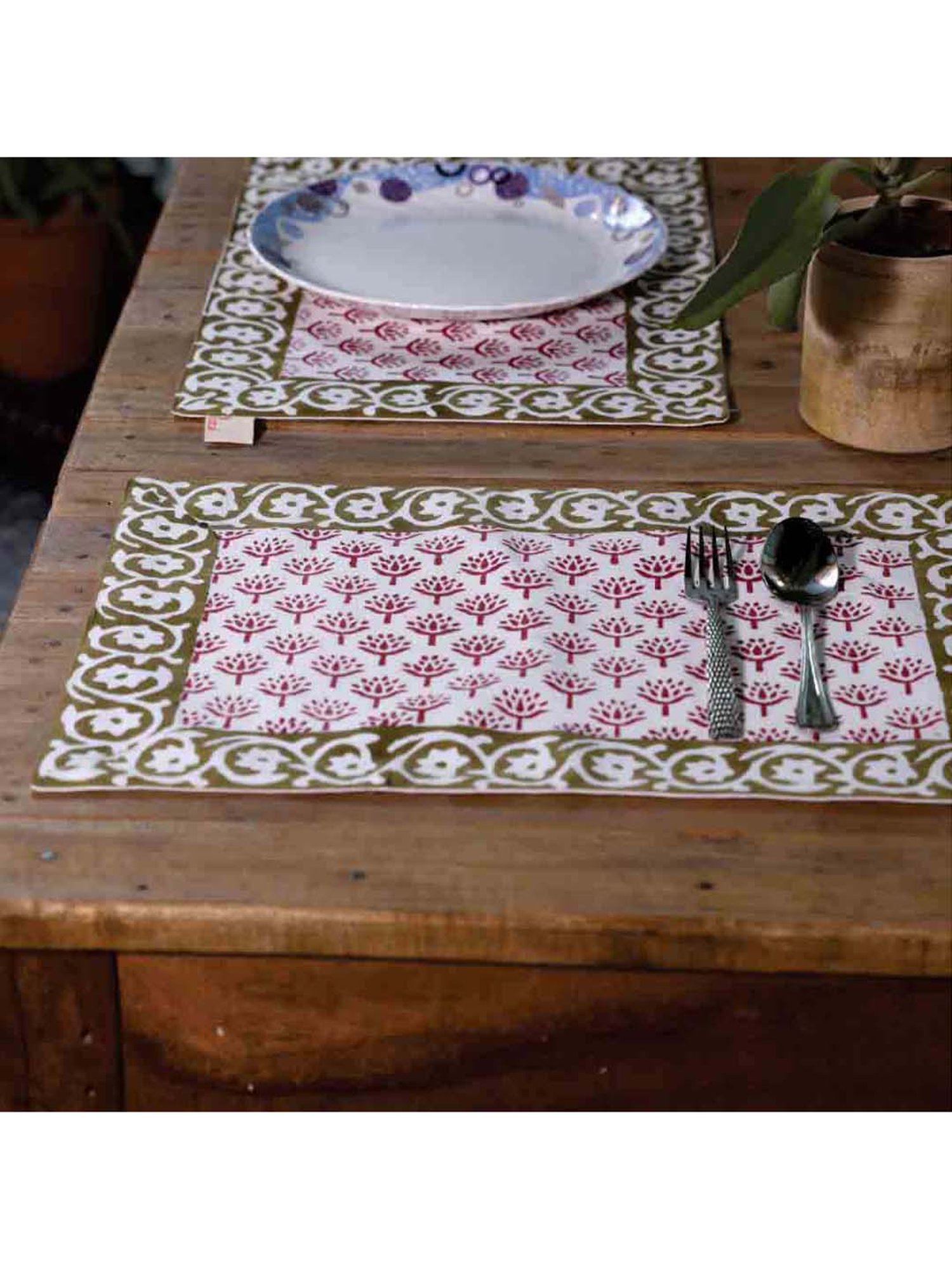 Fanusta Manzhar White & Green 200 TC Placemats - Set of 6