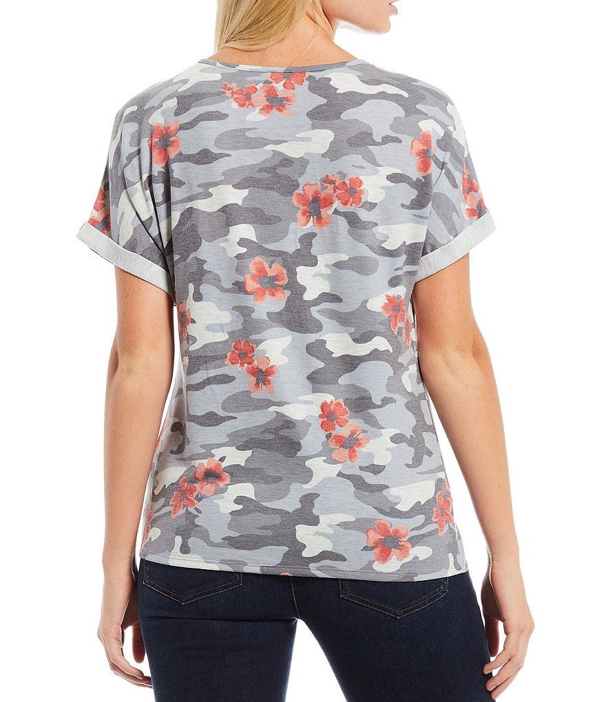 Bobeau Camo Floral Print Cutout V Detail Crew Neck Tee