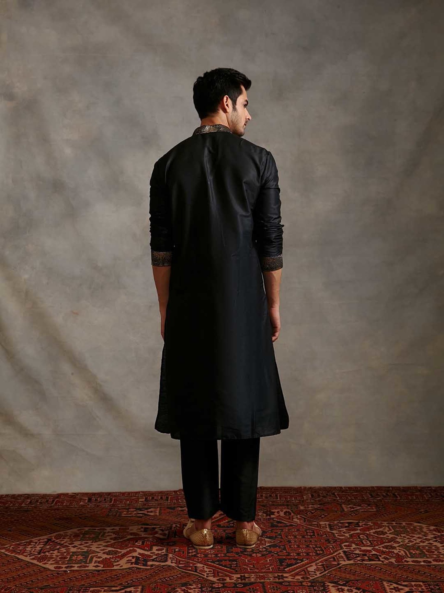 Abhishti Black Regular Fit Banarasi Zari Detail Buttoned Down Kurta