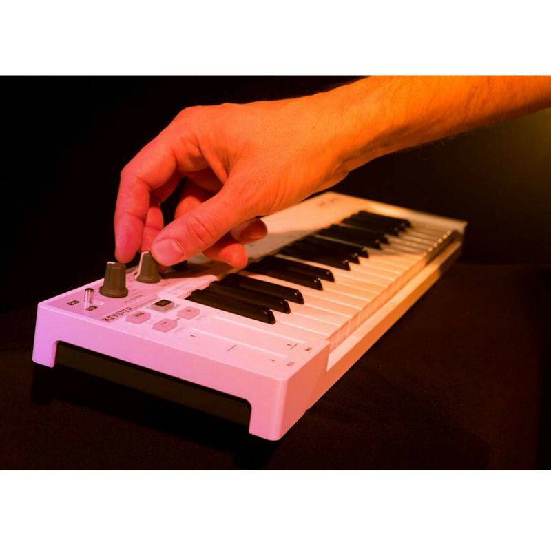 Arturia Keystep 32-Key Slim Keyboard w/ Polyphonic Step Sequencing + Carry Case