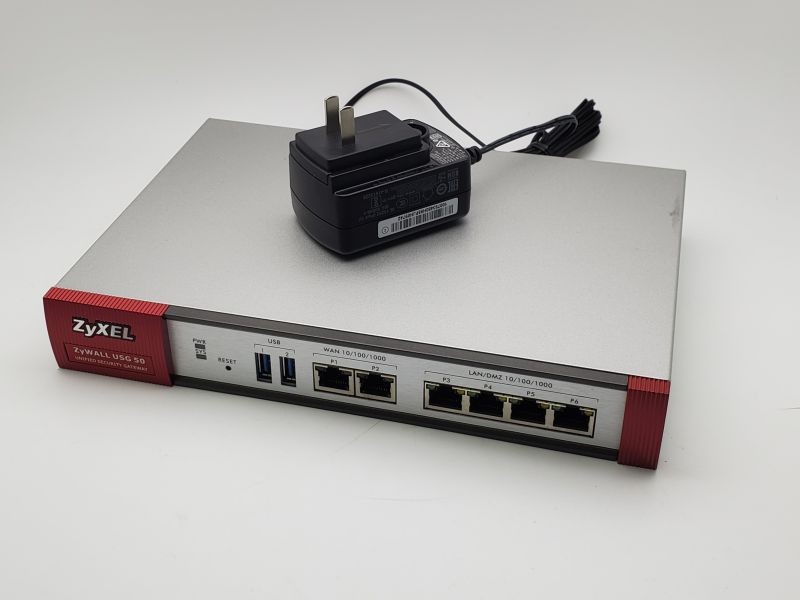 ZyXEL ZyWALL Unified Security Gateway USG 50 - Firewall Router