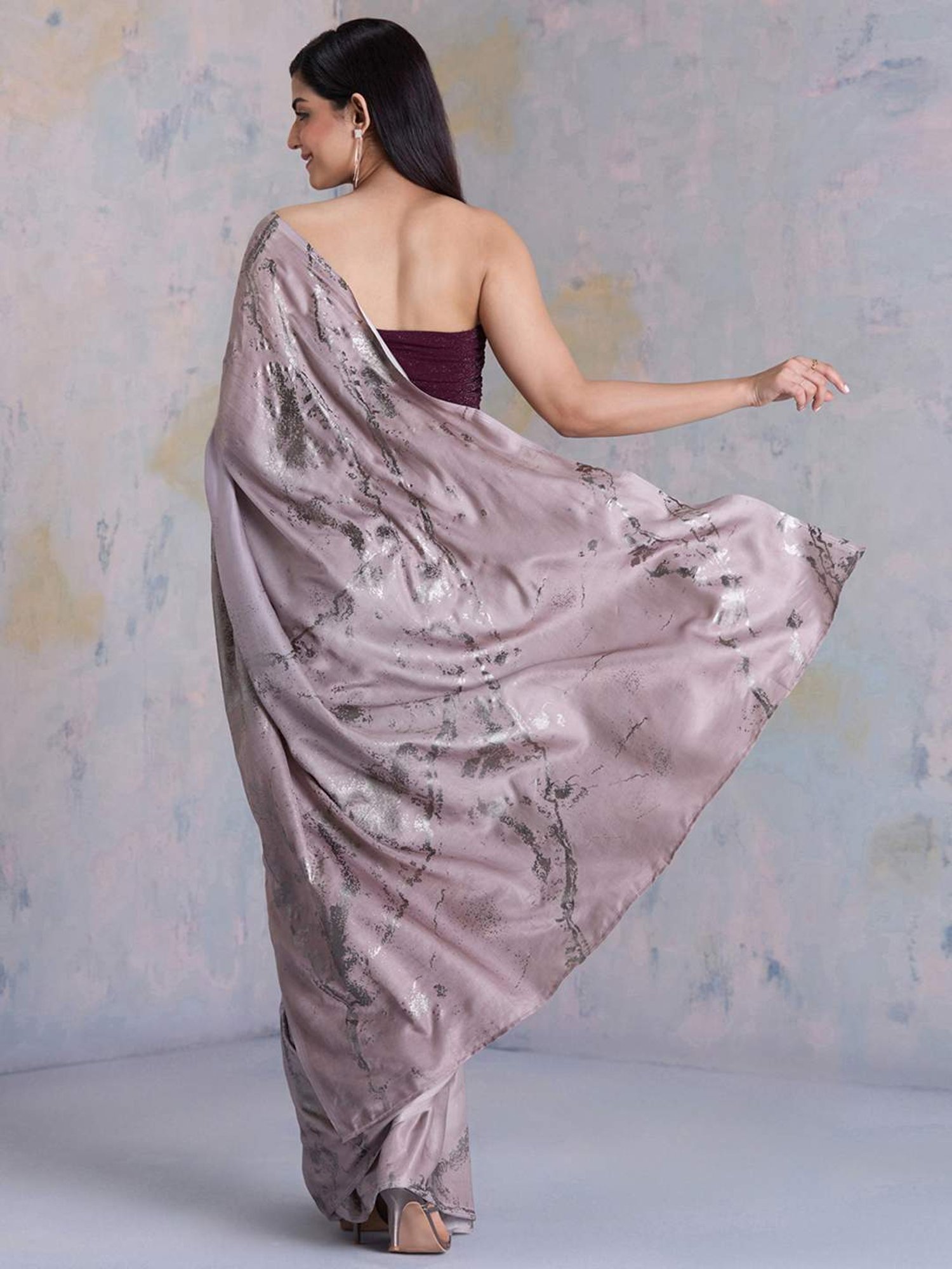 navyasa by liva Grey Printed Saree With Unstitched Blouse