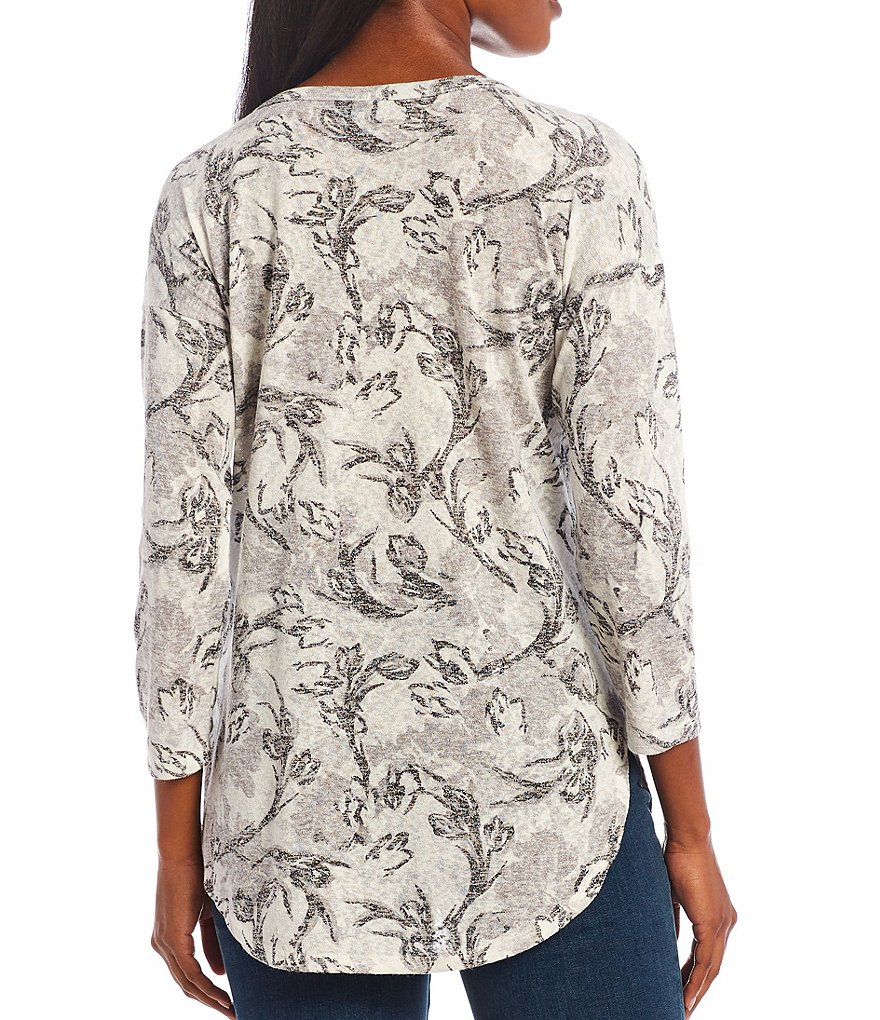 Bobeau Floral Print Slub Knit Round Neck 3/4 Sleeve Hi-Low Top