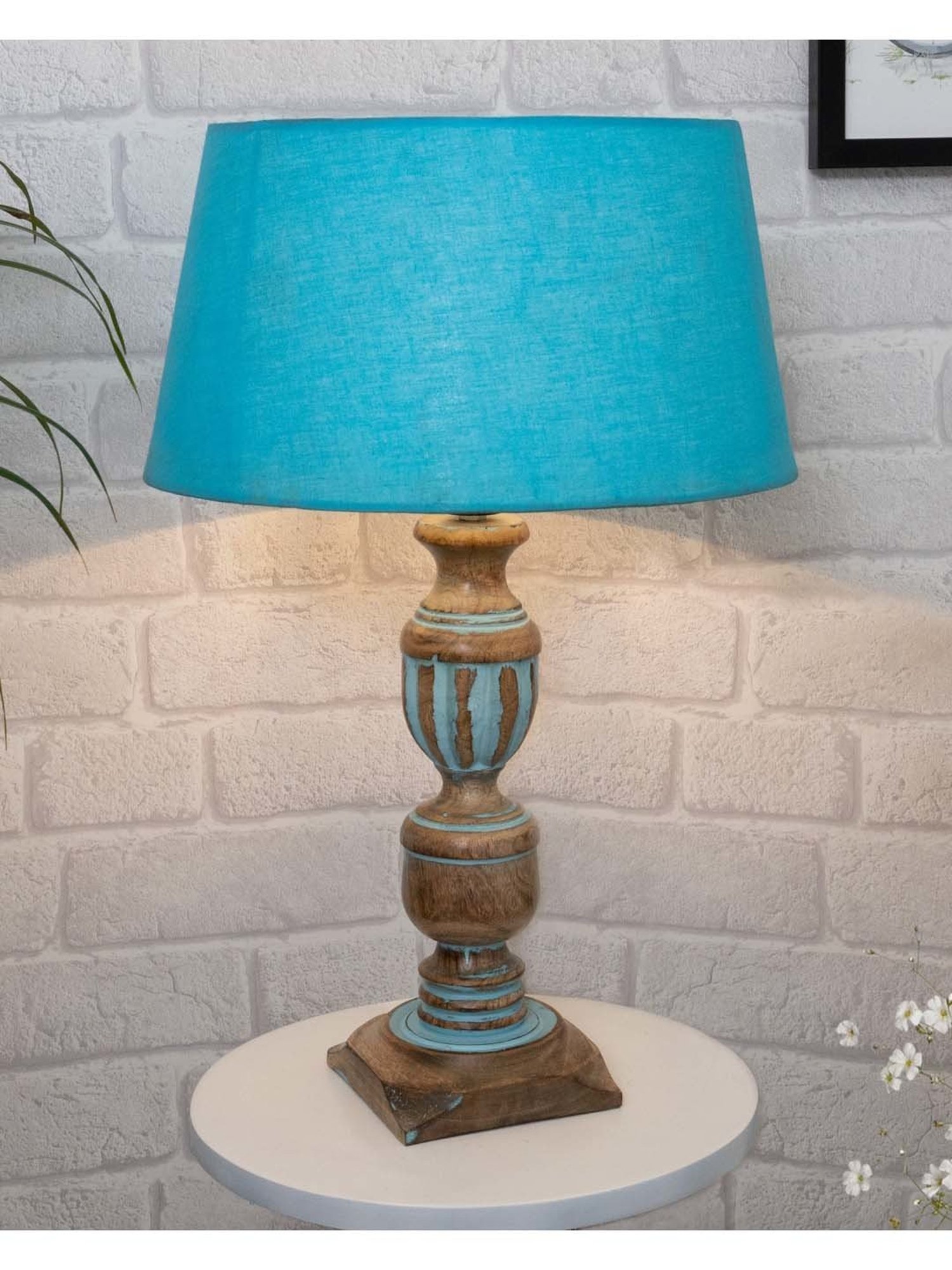 Homesake 'Rustic Distress' Turquoise & Brown Wood Trophy Carved Table Lamp with Shade - Set of 1