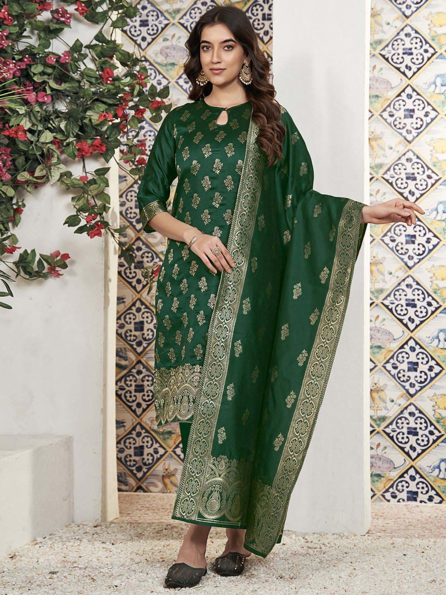 Skylee Green Woven Pattern Kurta Pant Set With Dupatta