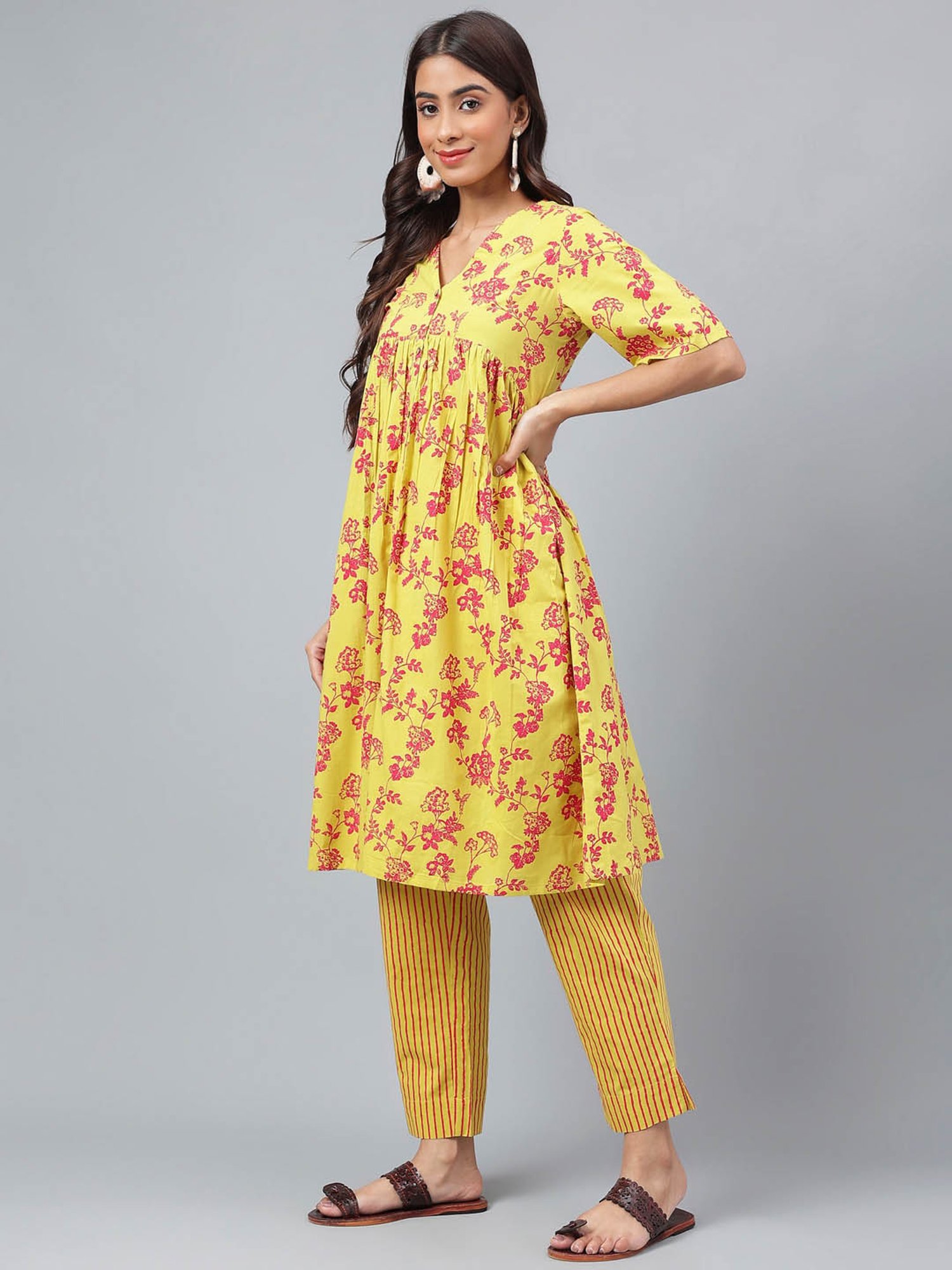 Janasya Yellow Cotton Floral Print Kurta Pant Set