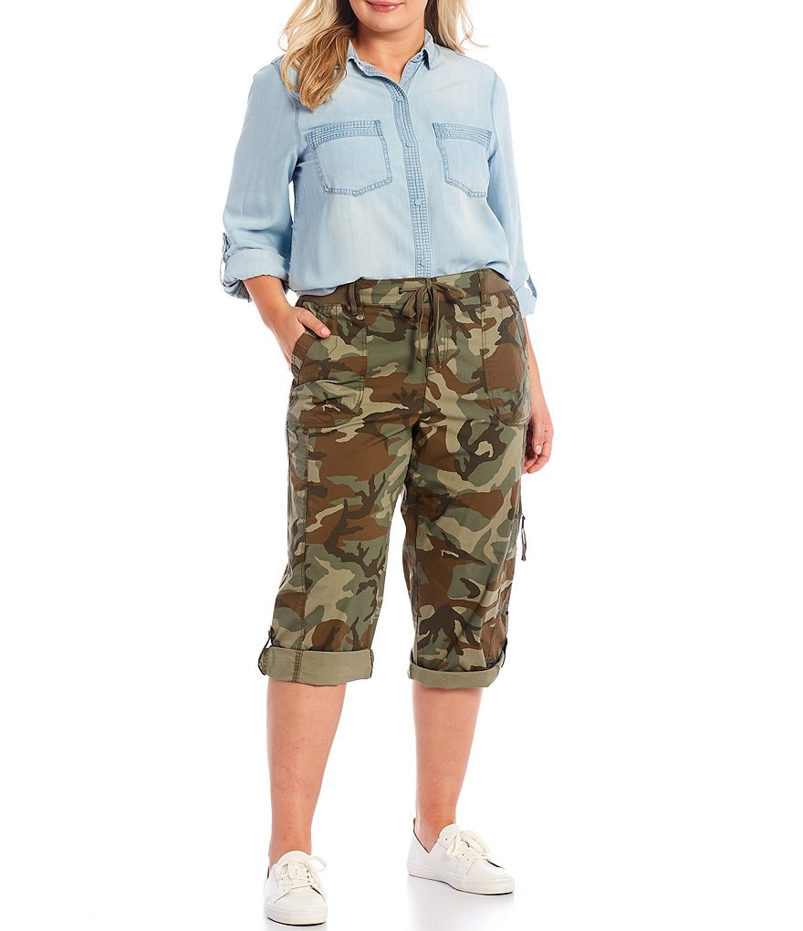Intro Plus Size The Poppy Roll-Tab Hem Camo Print Capri