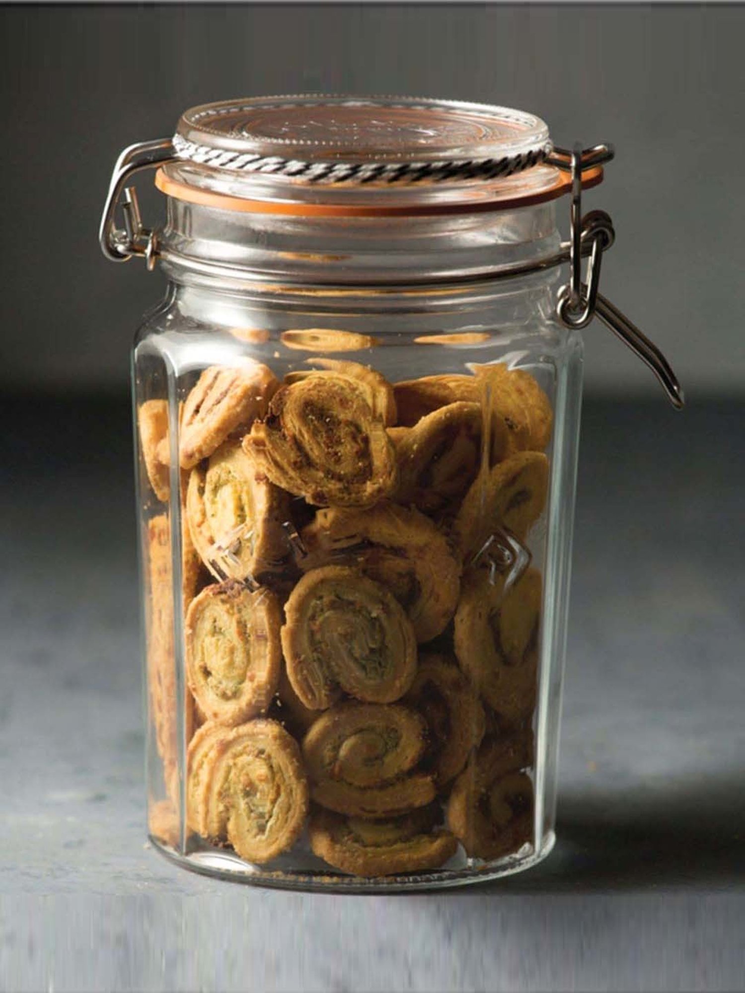 Kilner Facetted Transparent Glass Clip Top Jar (0.95 L)