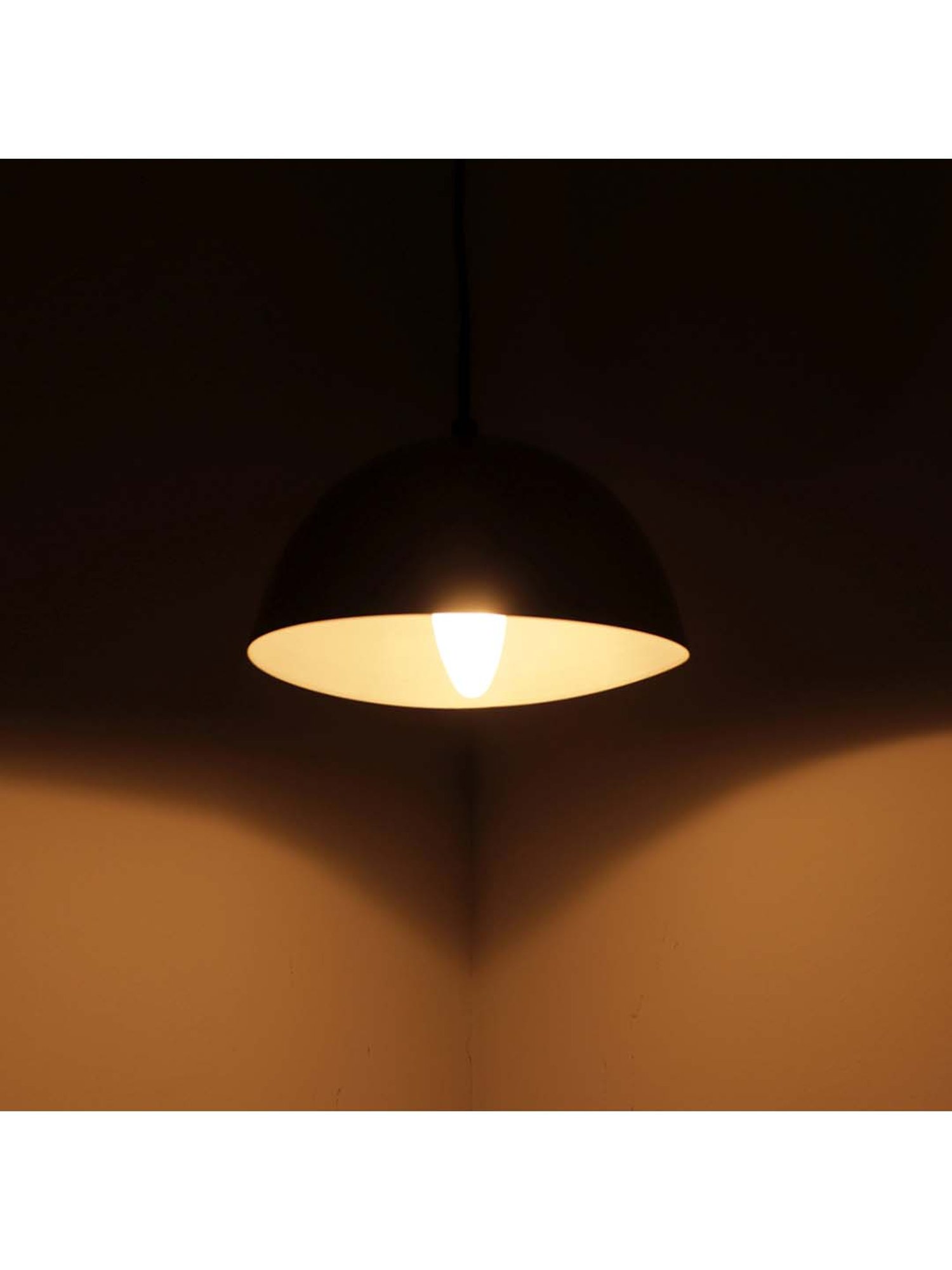 ExclusiveLane 'Heavenly Shadow' Matte Gold Iron Hand-Etched Pendant Lamp - Set of 1