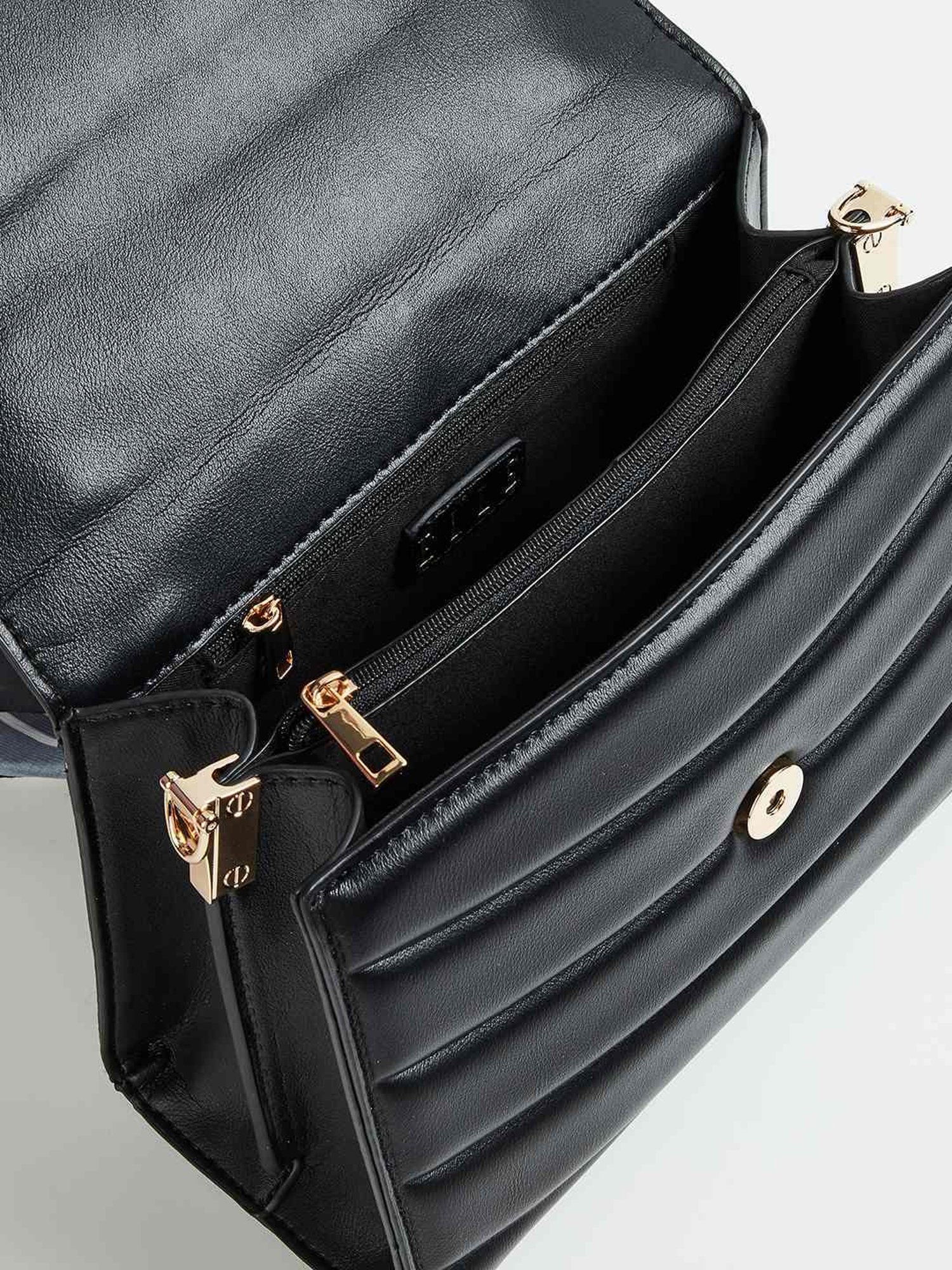 Elle Black Textured Handbag