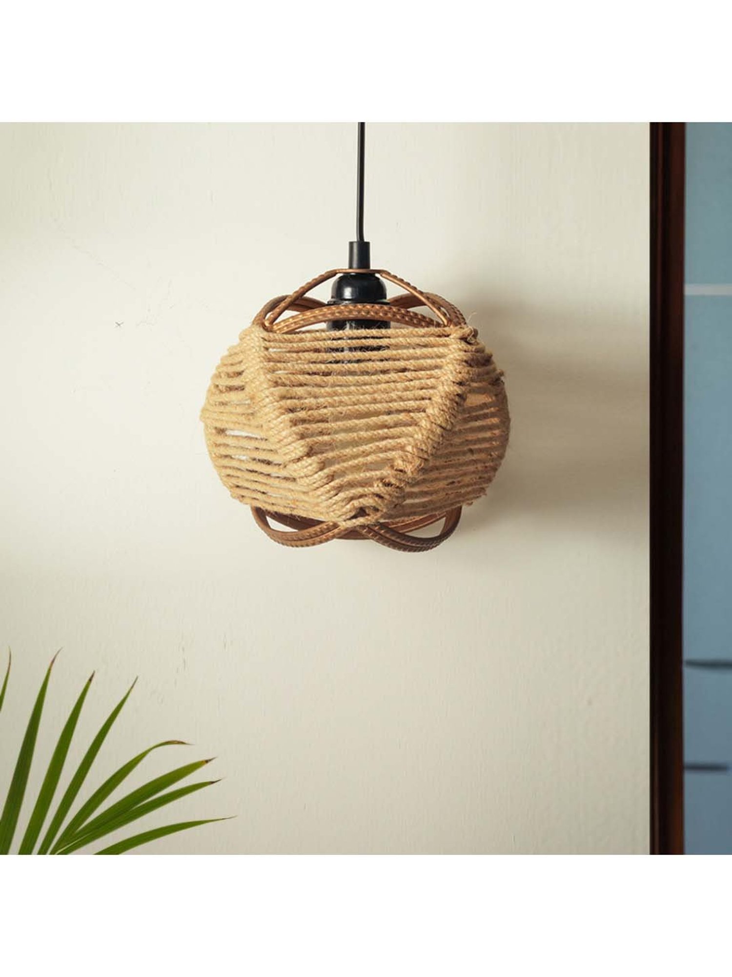 ExclusiveLane 'Jute Goblet' Matte Gold Iron Hand-Etched Pendant Lamp - Set of 1